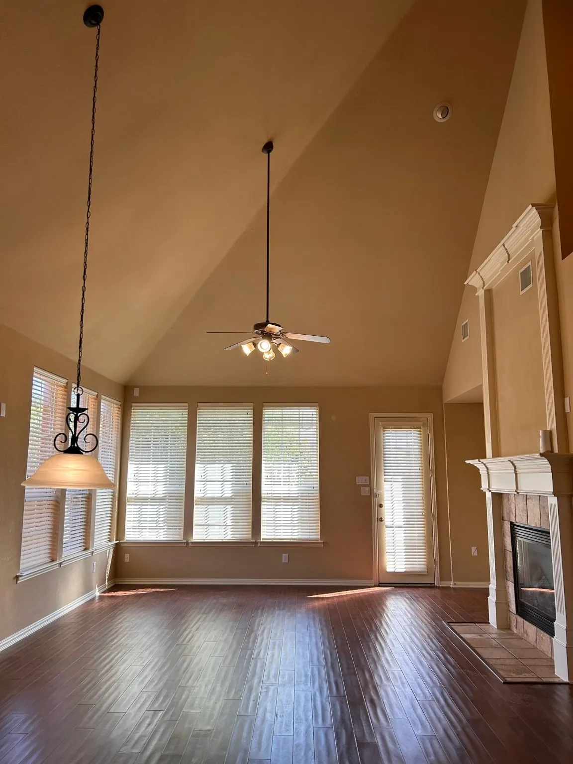 Single Family Residence For Rent in Collin County , 6794 Calm Meadow Drive, Frisco, Texas 75035, 3 Bedroom, 3 Bathroom, 2 Garage spaces, 3,037 Sqft, built in 2004, mls#21098139, Real Estate Agent in Frisco, Homes For Rent in Collin county, Homes For Rent in Frisco, Realtor in Frisco Texas, Real Estate Brokerage Independent Realty Texas, Luminita Cordes Realtor