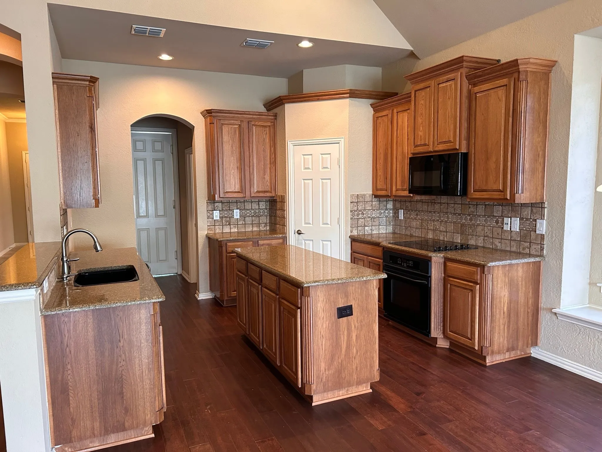 Single Family Residence For Rent in Collin County , 6794 Calm Meadow Drive, Frisco, Texas 75035, 3 Bedroom, 3 Bathroom, 2 Garage spaces, 3,037 Sqft, built in 2004, mls#21098139, Real Estate Agent in Frisco, Homes For Rent in Collin county, Homes For Rent in Frisco, Realtor in Frisco Texas, Real Estate Brokerage Independent Realty Texas, Luminita Cordes Realtor
