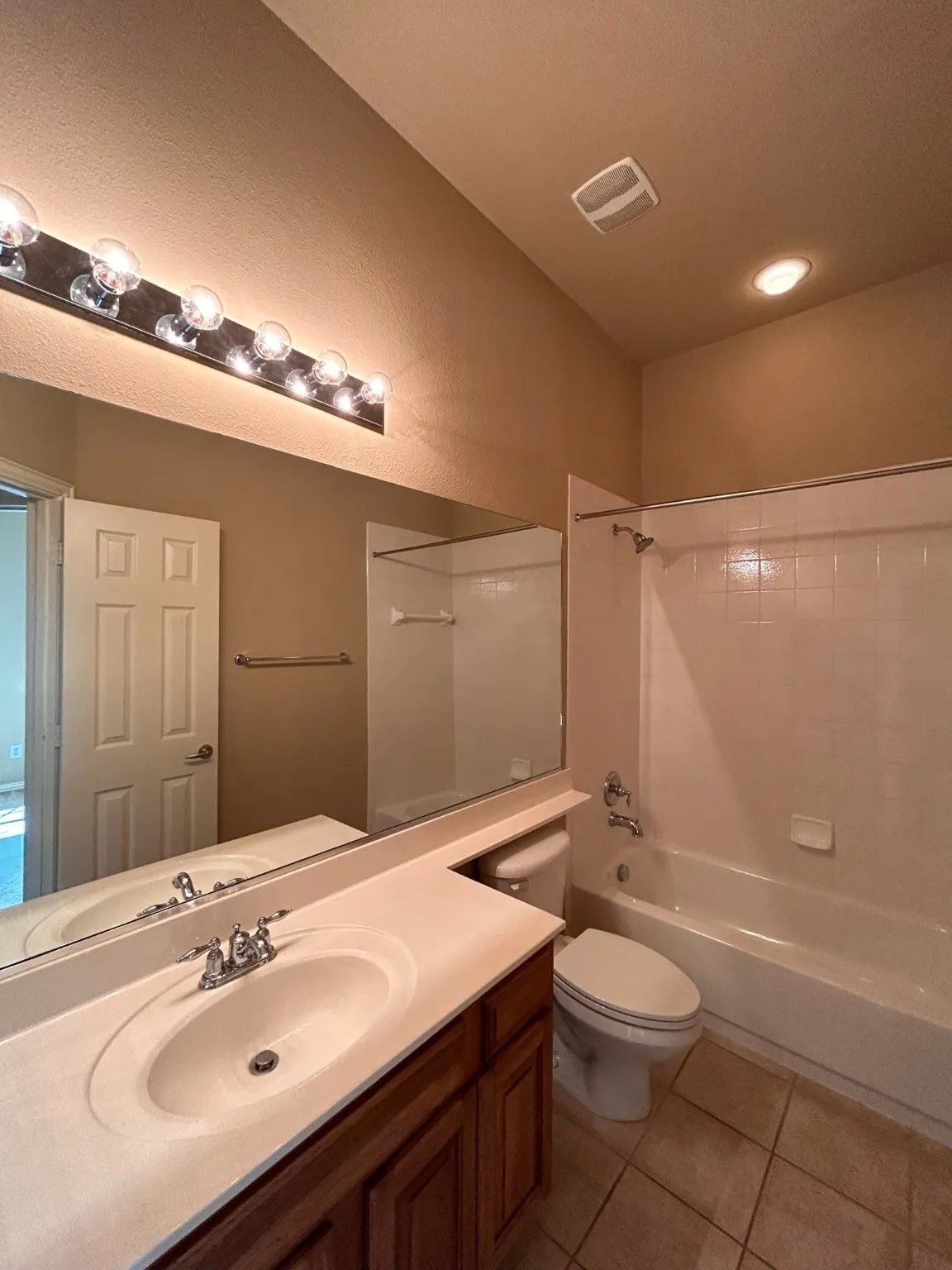 Single Family Residence For Rent in Collin County , 6794 Calm Meadow Drive, Frisco, Texas 75035, 3 Bedroom, 3 Bathroom, 2 Garage spaces, 3,037 Sqft, built in 2004, mls#21098139, Real Estate Agent in Frisco, Homes For Rent in Collin county, Homes For Rent in Frisco, Realtor in Frisco Texas, Real Estate Brokerage Independent Realty Texas, Luminita Cordes Realtor