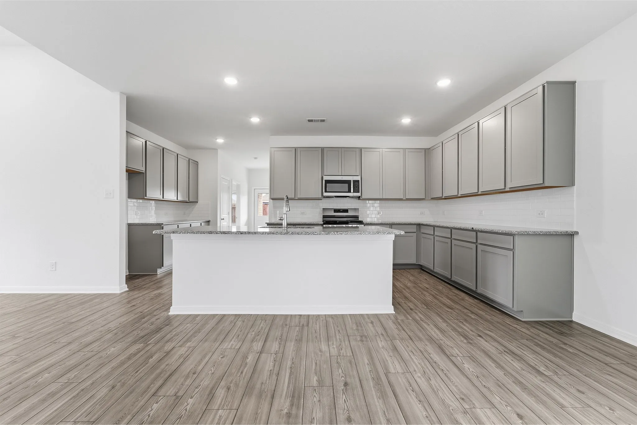 Single Family Residence For Sale in Ellis County , 232 Triple Crown Road, Waxahachie, Texas 75165, 3 Bedroom, 2 Bathroom, 2 Garage spaces, 1,915 Sqft, built in 2025, New Construction - Complete, mls#21098160, Real Estate Agent in Waxahachie, Homes For Sale in Ellis county, Homes For Sale in Waxahachie, Realtor in Waxahachie Texas, Real Estate Brokerage Independent Realty Texas, Luminita Cordes Realtor