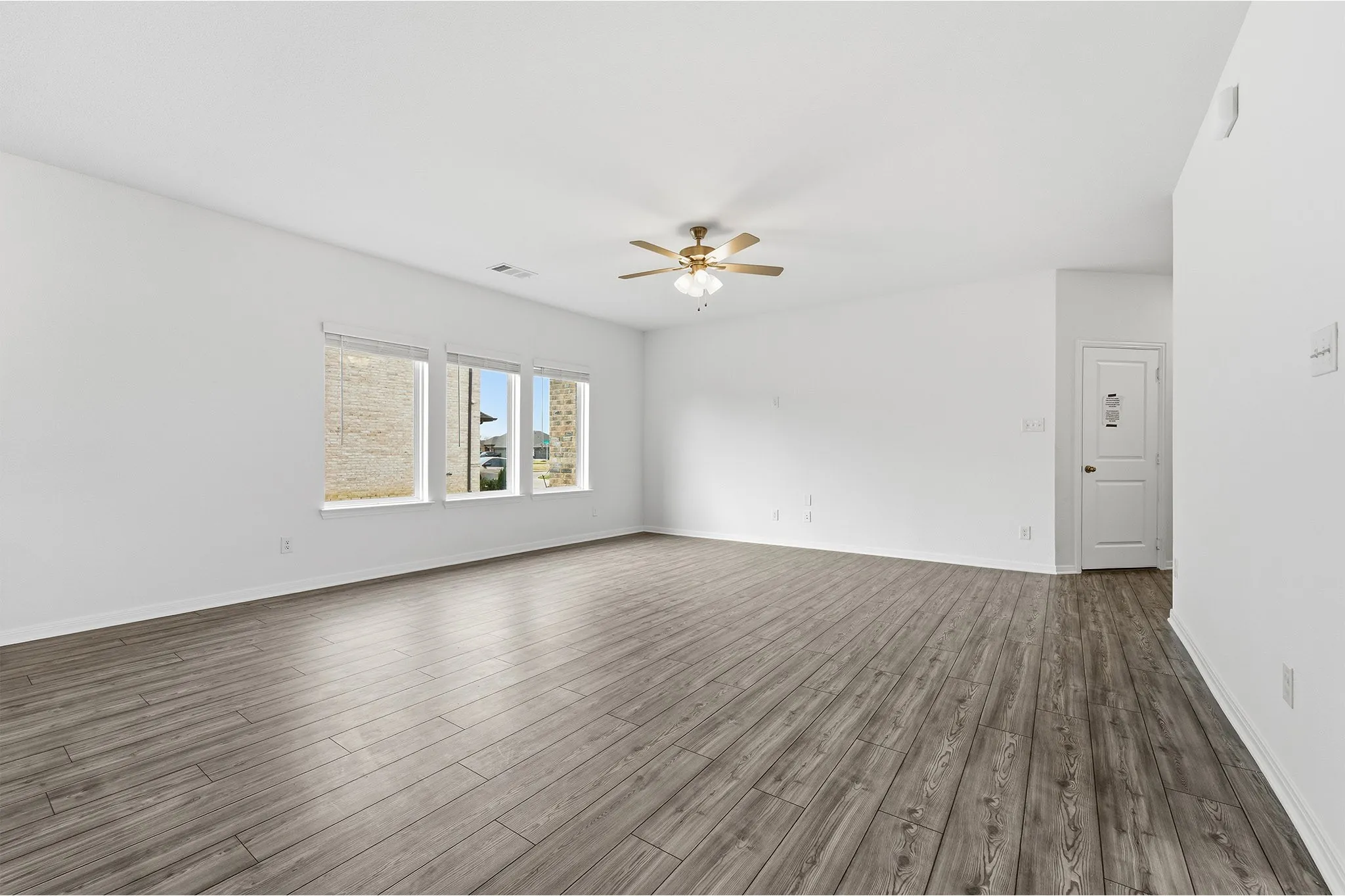 Single Family Residence For Sale in Ellis County , 232 Triple Crown Road, Waxahachie, Texas 75165, 3 Bedroom, 2 Bathroom, 2 Garage spaces, 1,915 Sqft, built in 2025, New Construction - Complete, mls#21098160, Real Estate Agent in Waxahachie, Homes For Sale in Ellis county, Homes For Sale in Waxahachie, Realtor in Waxahachie Texas, Real Estate Brokerage Independent Realty Texas, Luminita Cordes Realtor