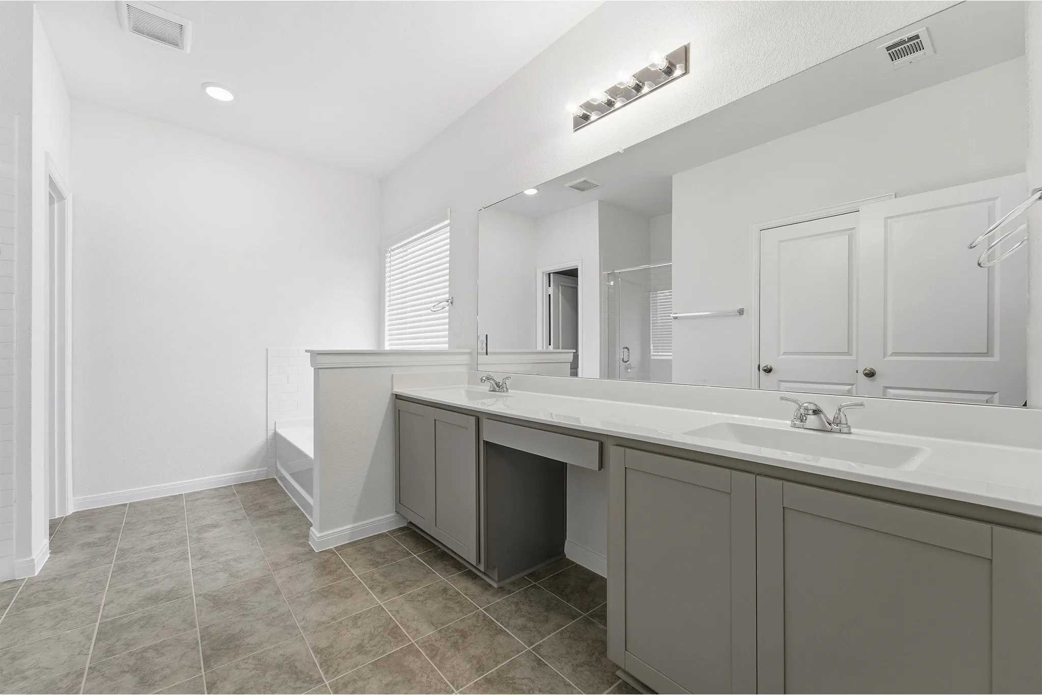 Single Family Residence For Sale in Ellis County , 232 Triple Crown Road, Waxahachie, Texas 75165, 3 Bedroom, 2 Bathroom, 2 Garage spaces, 1,915 Sqft, built in 2025, New Construction - Complete, mls#21098160, Real Estate Agent in Waxahachie, Homes For Sale in Ellis county, Homes For Sale in Waxahachie, Realtor in Waxahachie Texas, Real Estate Brokerage Independent Realty Texas, Luminita Cordes Realtor