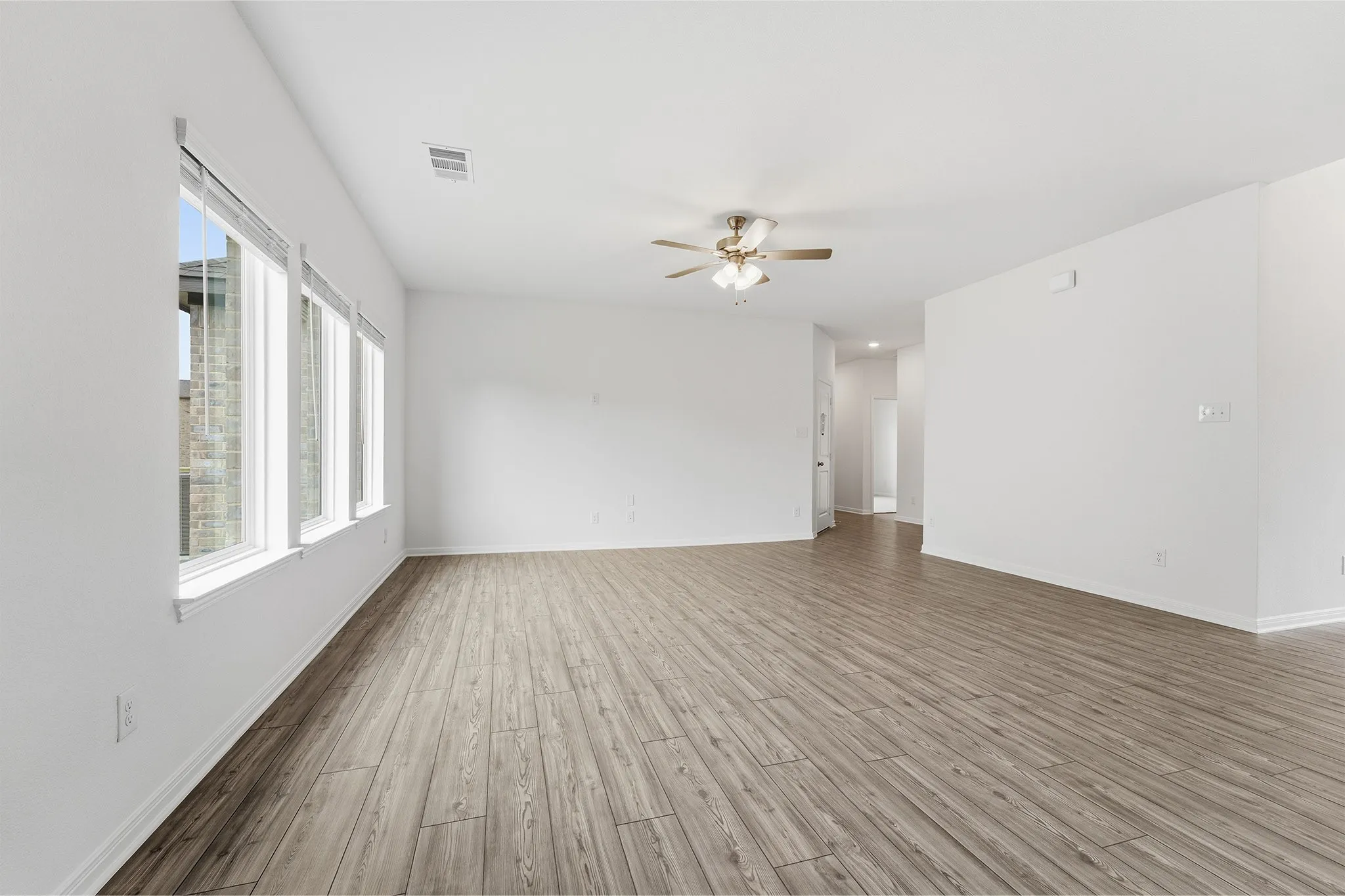 Single Family Residence For Sale in Ellis County , 232 Triple Crown Road, Waxahachie, Texas 75165, 3 Bedroom, 2 Bathroom, 2 Garage spaces, 1,915 Sqft, built in 2025, New Construction - Complete, mls#21098160, Real Estate Agent in Waxahachie, Homes For Sale in Ellis county, Homes For Sale in Waxahachie, Realtor in Waxahachie Texas, Real Estate Brokerage Independent Realty Texas, Luminita Cordes Realtor