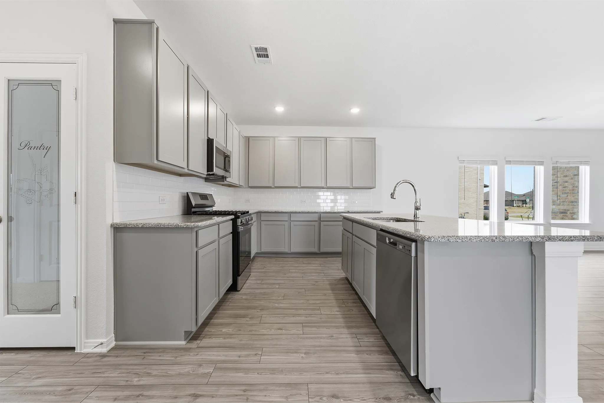 Single Family Residence For Sale in Ellis County , 232 Triple Crown Road, Waxahachie, Texas 75165, 3 Bedroom, 2 Bathroom, 2 Garage spaces, 1,915 Sqft, built in 2025, New Construction - Complete, mls#21098160, Real Estate Agent in Waxahachie, Homes For Sale in Ellis county, Homes For Sale in Waxahachie, Realtor in Waxahachie Texas, Real Estate Brokerage Independent Realty Texas, Luminita Cordes Realtor