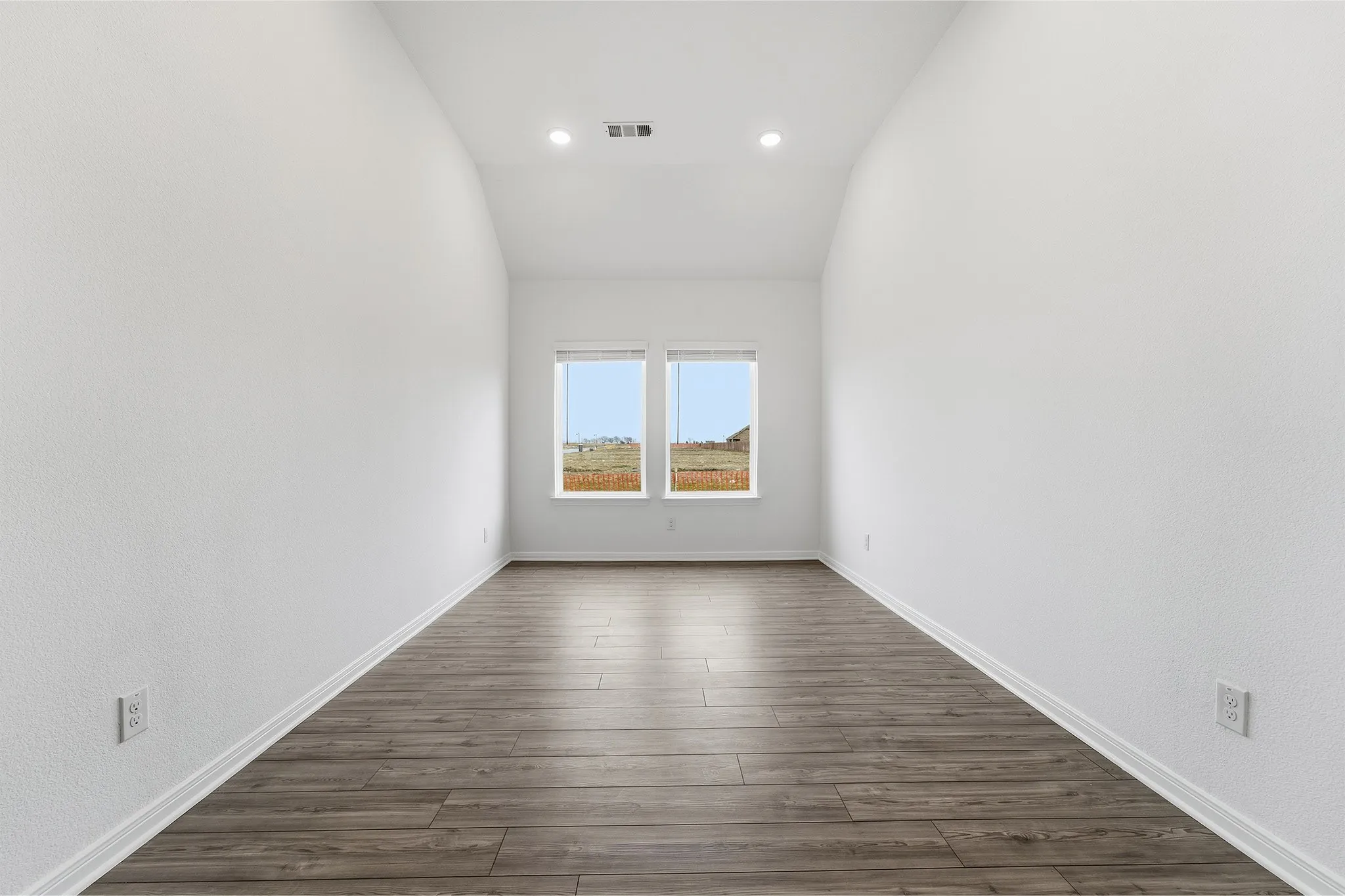 Single Family Residence For Sale in Ellis County , 232 Triple Crown Road, Waxahachie, Texas 75165, 3 Bedroom, 2 Bathroom, 2 Garage spaces, 1,915 Sqft, built in 2025, New Construction - Complete, mls#21098160, Real Estate Agent in Waxahachie, Homes For Sale in Ellis county, Homes For Sale in Waxahachie, Realtor in Waxahachie Texas, Real Estate Brokerage Independent Realty Texas, Luminita Cordes Realtor
