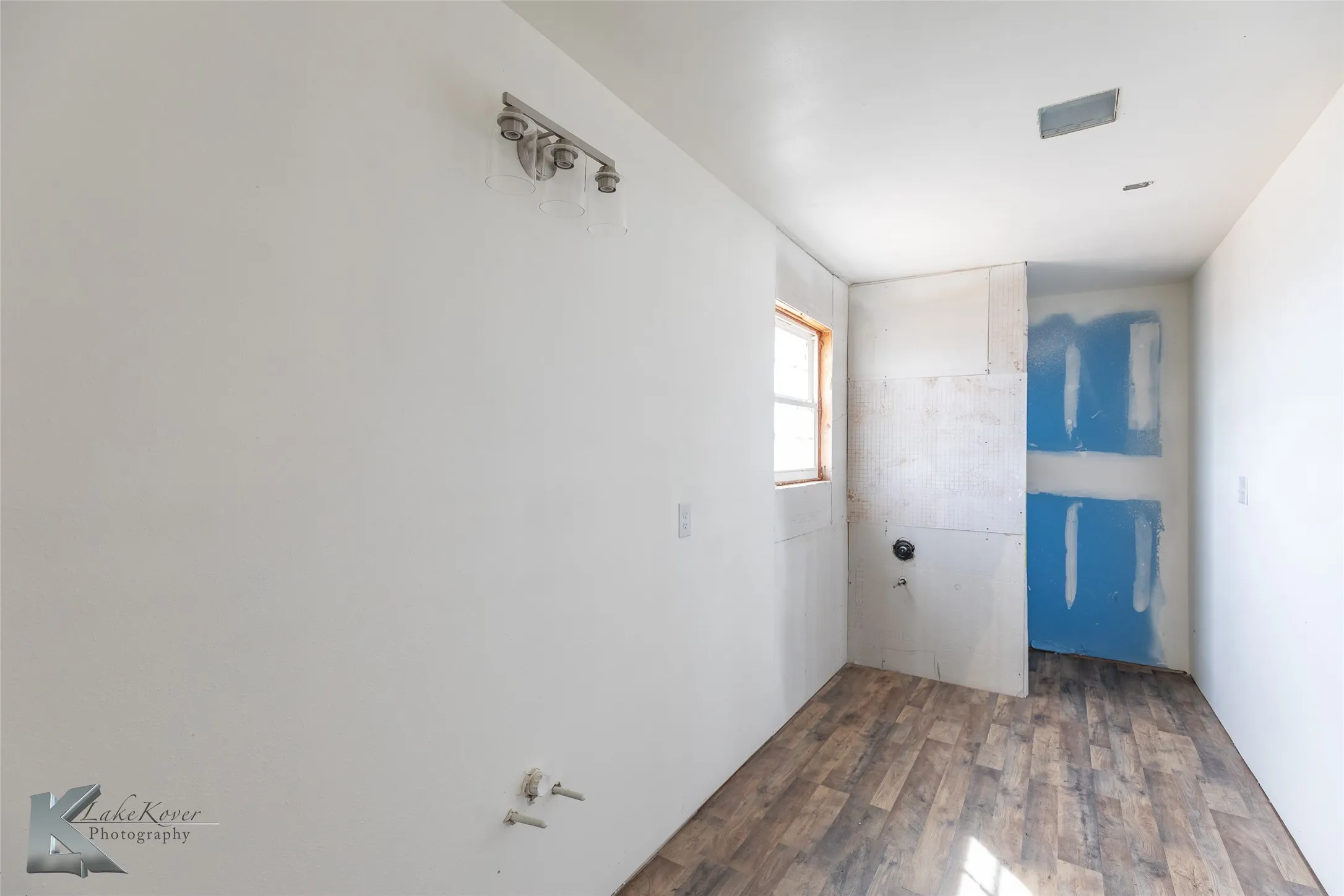 Single Family Residence For Sale in Jones County , 8773 W Lake Road, Abilene, Texas 79601, 5 Bedroom, 4 Bathroom, 2 Garage spaces, 5,289 Sqft, built in 2012, New Construction - Incomplete, mls#21097057, Real Estate Agent in Abilene, Homes For Sale in Jones county, Homes For Sale in Abilene, Realtor in Abilene Texas, Real Estate Brokerage Independent Realty Texas, Luminita Cordes Realtor