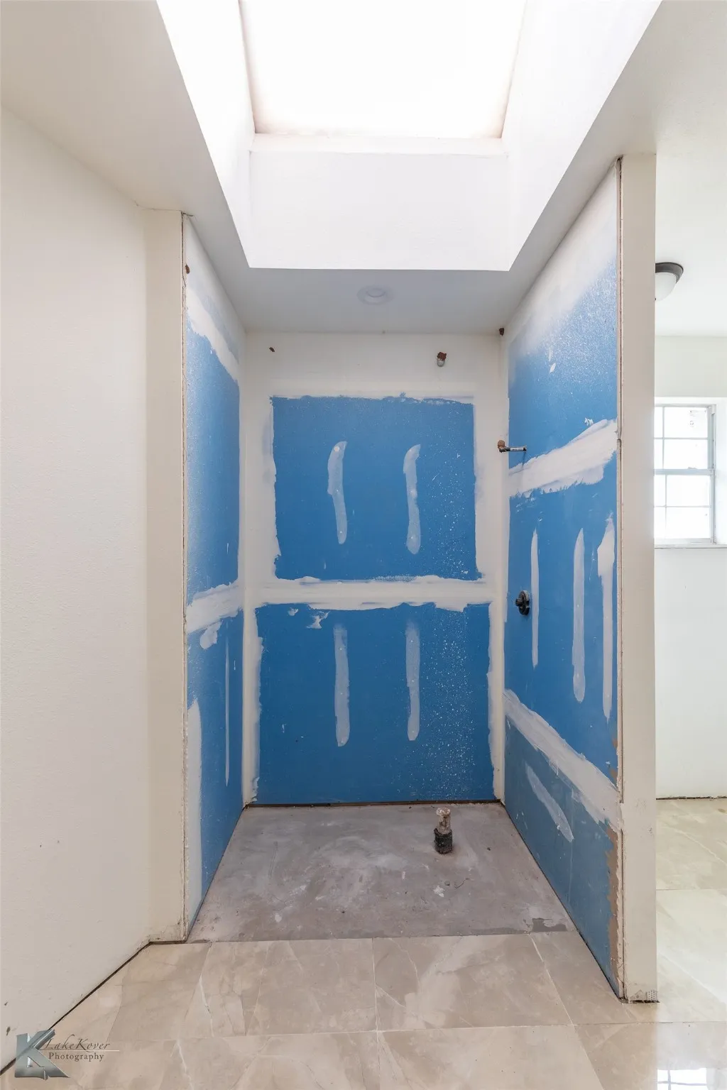 Single Family Residence For Sale in Jones County , 8773 W Lake Road, Abilene, Texas 79601, 5 Bedroom, 4 Bathroom, 2 Garage spaces, 5,289 Sqft, built in 2012, New Construction - Incomplete, mls#21097057, Real Estate Agent in Abilene, Homes For Sale in Jones county, Homes For Sale in Abilene, Realtor in Abilene Texas, Real Estate Brokerage Independent Realty Texas, Luminita Cordes Realtor