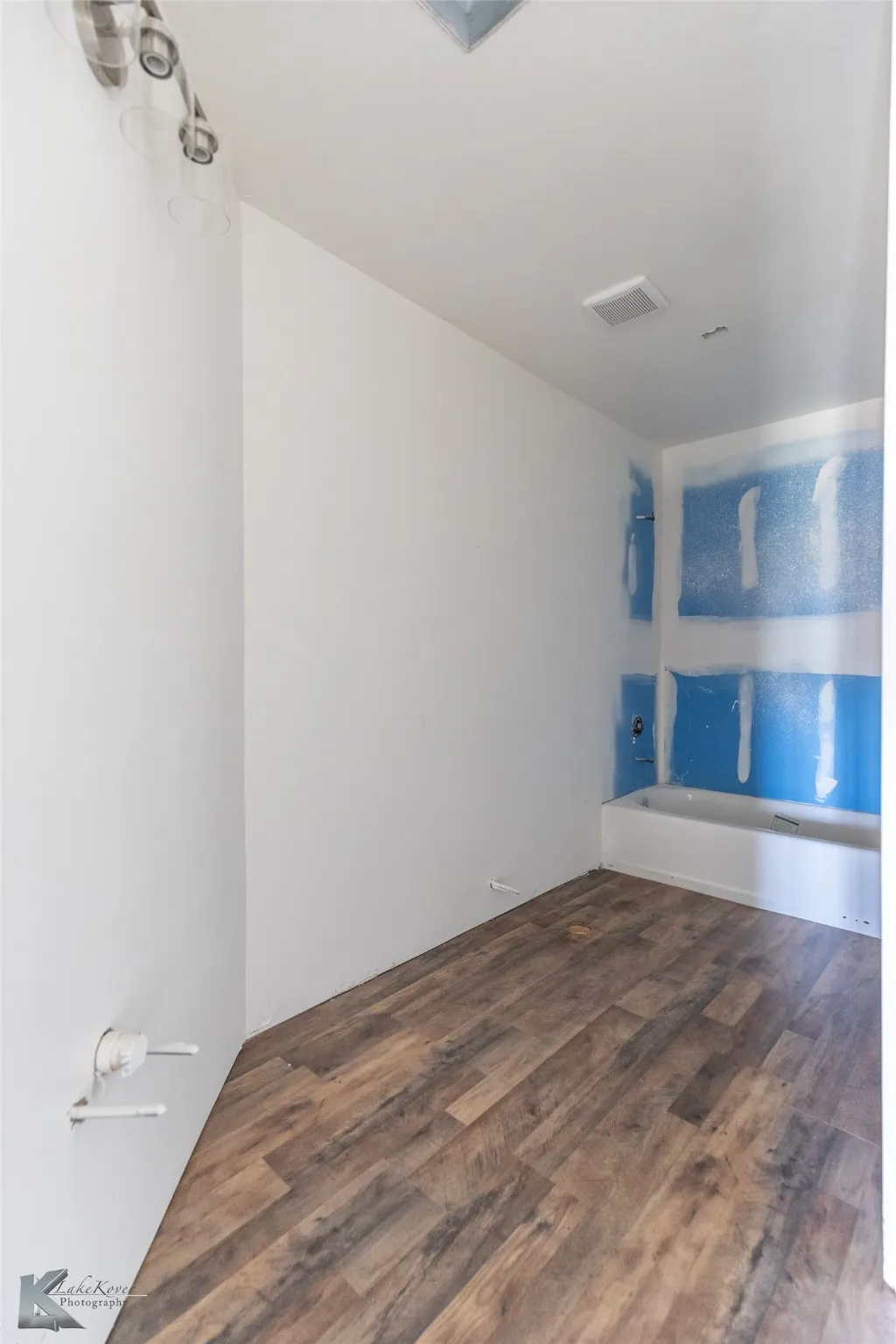 Single Family Residence For Sale in Jones County , 8773 W Lake Road, Abilene, Texas 79601, 5 Bedroom, 4 Bathroom, 2 Garage spaces, 5,289 Sqft, built in 2012, New Construction - Incomplete, mls#21097057, Real Estate Agent in Abilene, Homes For Sale in Jones county, Homes For Sale in Abilene, Realtor in Abilene Texas, Real Estate Brokerage Independent Realty Texas, Luminita Cordes Realtor