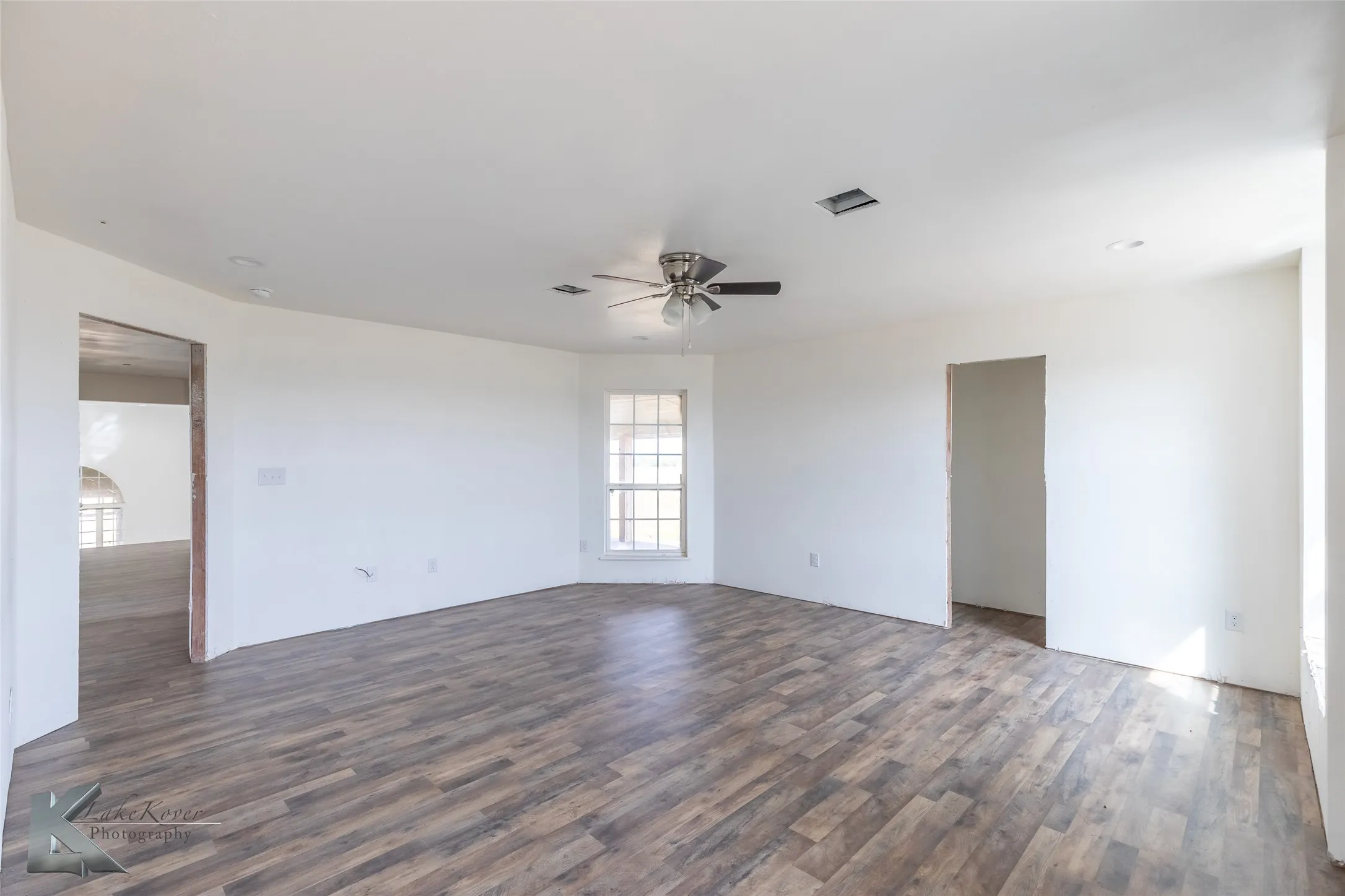 Single Family Residence For Sale in Jones County , 8773 W Lake Road, Abilene, Texas 79601, 5 Bedroom, 4 Bathroom, 2 Garage spaces, 5,289 Sqft, built in 2012, New Construction - Incomplete, mls#21097057, Real Estate Agent in Abilene, Homes For Sale in Jones county, Homes For Sale in Abilene, Realtor in Abilene Texas, Real Estate Brokerage Independent Realty Texas, Luminita Cordes Realtor