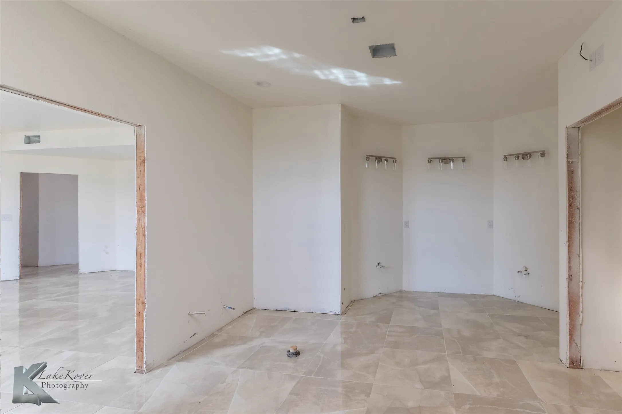 Single Family Residence For Sale in Jones County , 8773 W Lake Road, Abilene, Texas 79601, 5 Bedroom, 4 Bathroom, 2 Garage spaces, 5,289 Sqft, built in 2012, New Construction - Incomplete, mls#21097057, Real Estate Agent in Abilene, Homes For Sale in Jones county, Homes For Sale in Abilene, Realtor in Abilene Texas, Real Estate Brokerage Independent Realty Texas, Luminita Cordes Realtor