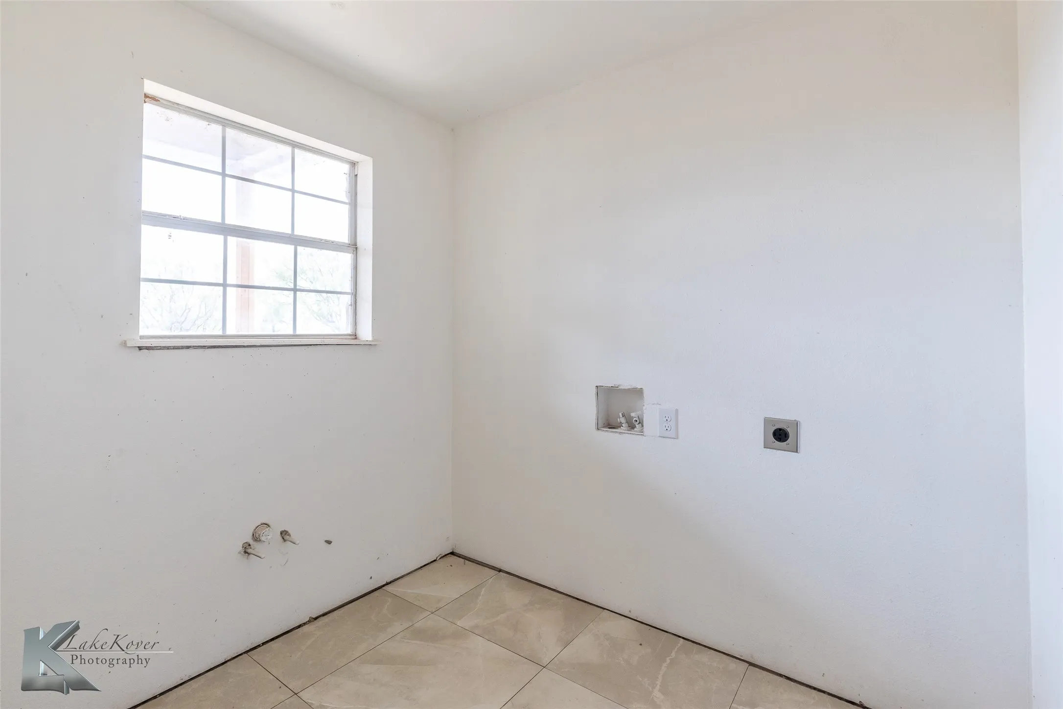 Single Family Residence For Sale in Jones County , 8773 W Lake Road, Abilene, Texas 79601, 5 Bedroom, 4 Bathroom, 2 Garage spaces, 5,289 Sqft, built in 2012, New Construction - Incomplete, mls#21097057, Real Estate Agent in Abilene, Homes For Sale in Jones county, Homes For Sale in Abilene, Realtor in Abilene Texas, Real Estate Brokerage Independent Realty Texas, Luminita Cordes Realtor