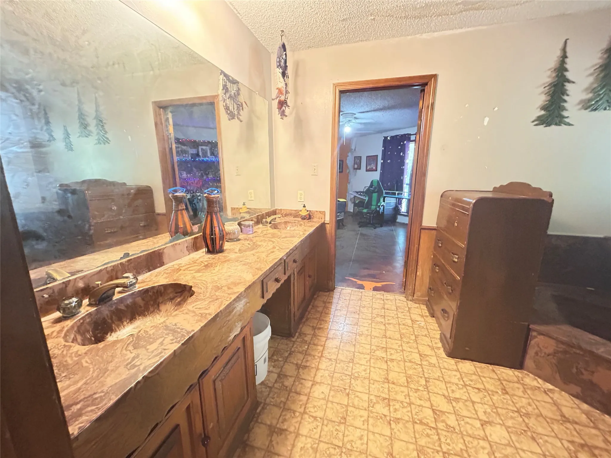 Single Family Residence For Sale in Hopkins County , 1816 County Road 2386, Pickton, Texas 75471, 3 Bedroom, 3 Bathroom, Garage spaces, 3,880 Sqft, built in 1980, mls#21098396, Real Estate Agent in Pickton, Homes For Sale in Hopkins county, Homes For Sale in Pickton, Realtor in Pickton Texas, Real Estate Brokerage Independent Realty Texas, Luminita Cordes Realtor