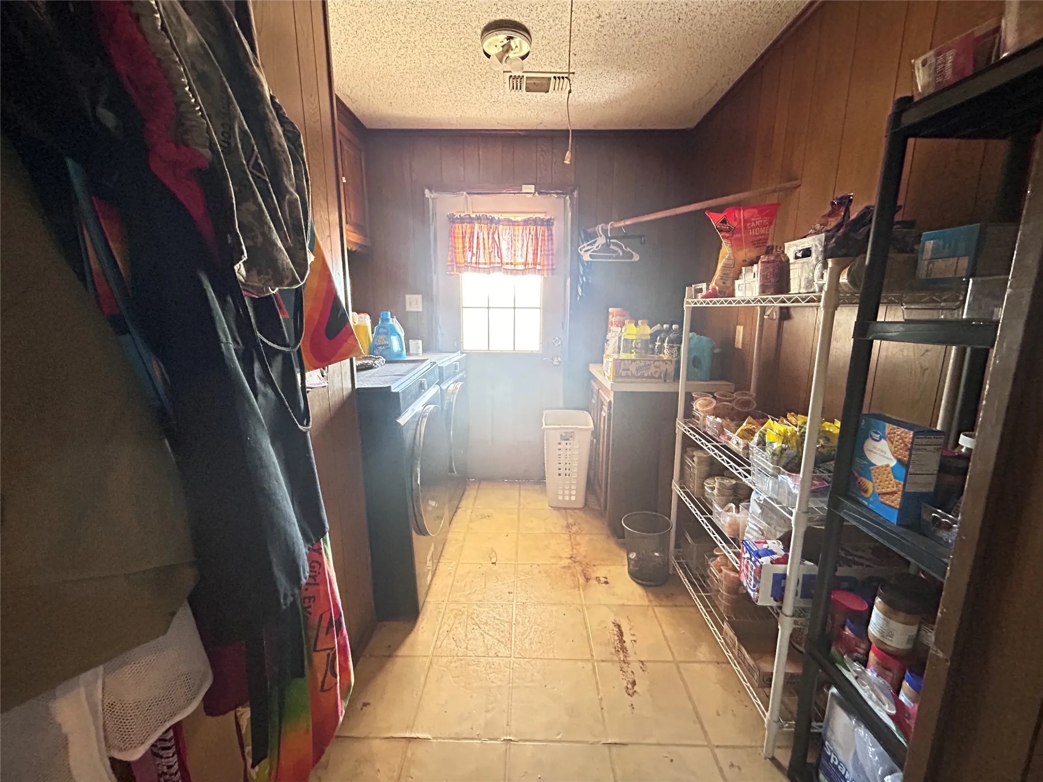 Single Family Residence For Sale in Hopkins County , 1816 County Road 2386, Pickton, Texas 75471, 3 Bedroom, 3 Bathroom, Garage spaces, 3,880 Sqft, built in 1980, mls#21098396, Real Estate Agent in Pickton, Homes For Sale in Hopkins county, Homes For Sale in Pickton, Realtor in Pickton Texas, Real Estate Brokerage Independent Realty Texas, Luminita Cordes Realtor