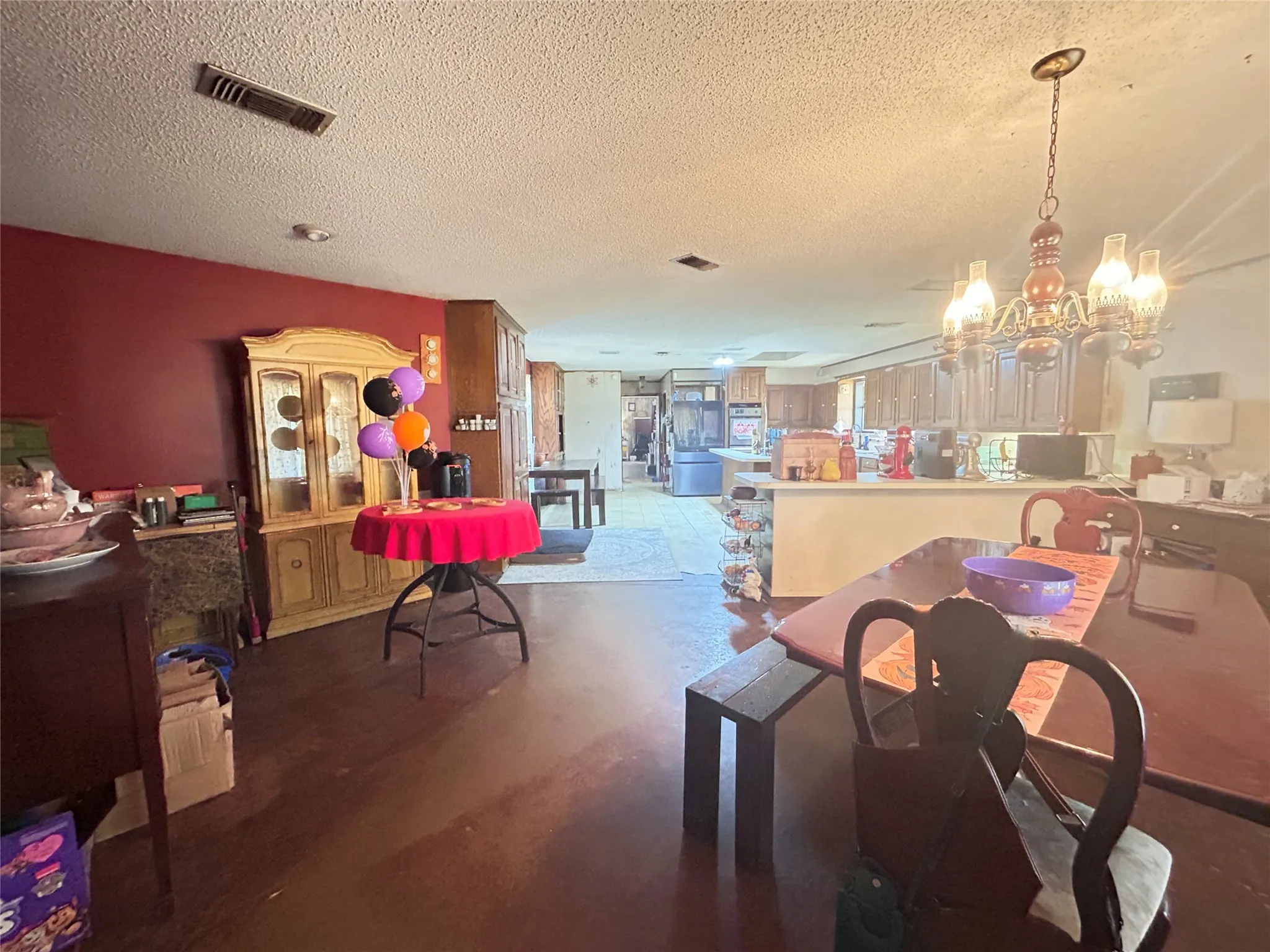 Single Family Residence For Sale in Hopkins County , 1816 County Road 2386, Pickton, Texas 75471, 3 Bedroom, 3 Bathroom, Garage spaces, 3,880 Sqft, built in 1980, mls#21098396, Real Estate Agent in Pickton, Homes For Sale in Hopkins county, Homes For Sale in Pickton, Realtor in Pickton Texas, Real Estate Brokerage Independent Realty Texas, Luminita Cordes Realtor