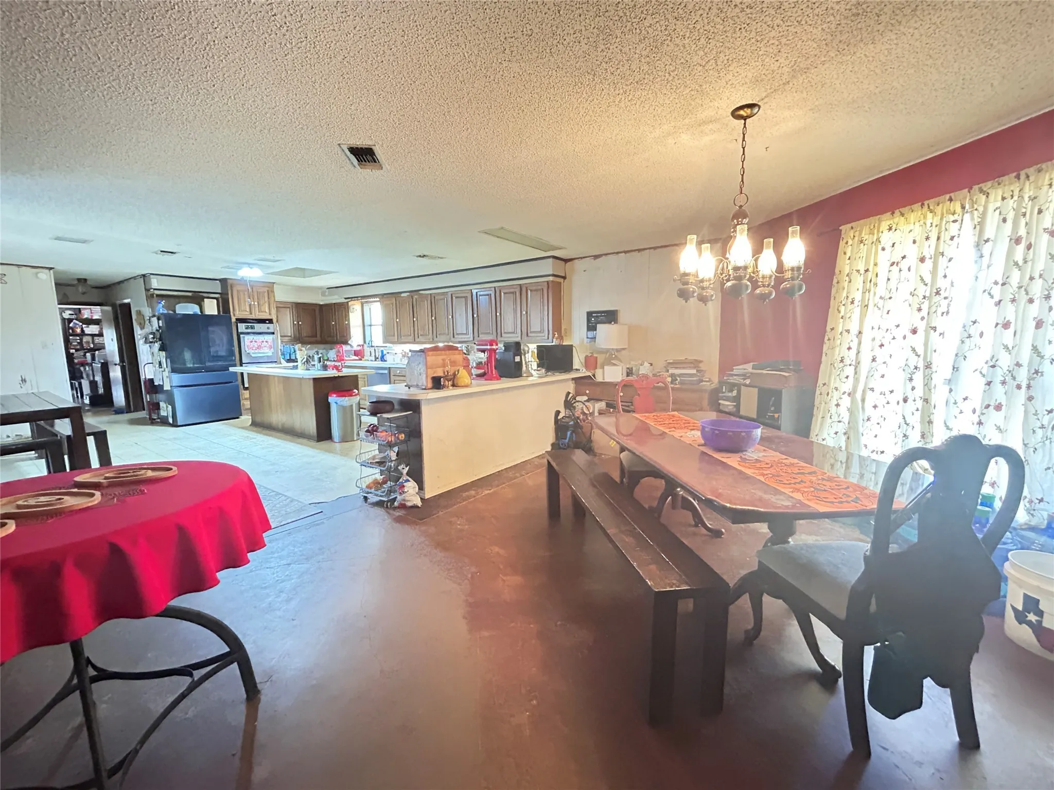 Single Family Residence For Sale in Hopkins County , 1816 County Road 2386, Pickton, Texas 75471, 3 Bedroom, 3 Bathroom, Garage spaces, 3,880 Sqft, built in 1980, mls#21098396, Real Estate Agent in Pickton, Homes For Sale in Hopkins county, Homes For Sale in Pickton, Realtor in Pickton Texas, Real Estate Brokerage Independent Realty Texas, Luminita Cordes Realtor