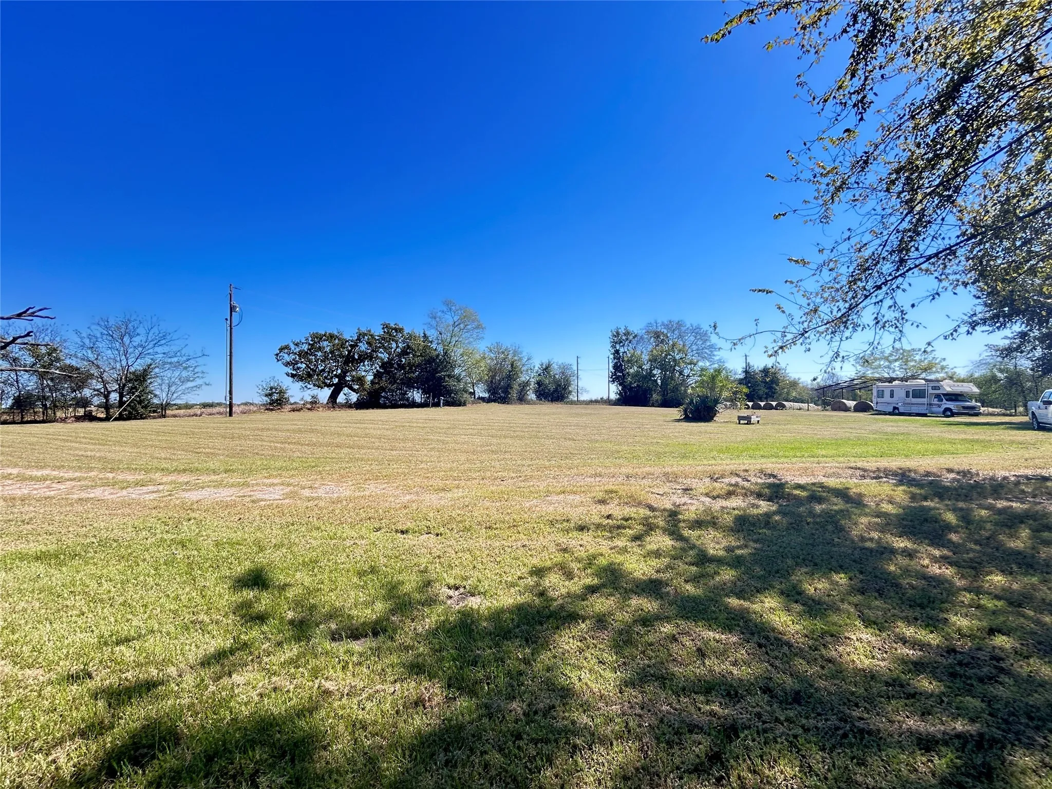Single Family Residence For Sale in Hopkins County , 1816 County Road 2386, Pickton, Texas 75471, 3 Bedroom, 3 Bathroom, Garage spaces, 3,880 Sqft, built in 1980, mls#21098396, Real Estate Agent in Pickton, Homes For Sale in Hopkins county, Homes For Sale in Pickton, Realtor in Pickton Texas, Real Estate Brokerage Independent Realty Texas, Luminita Cordes Realtor