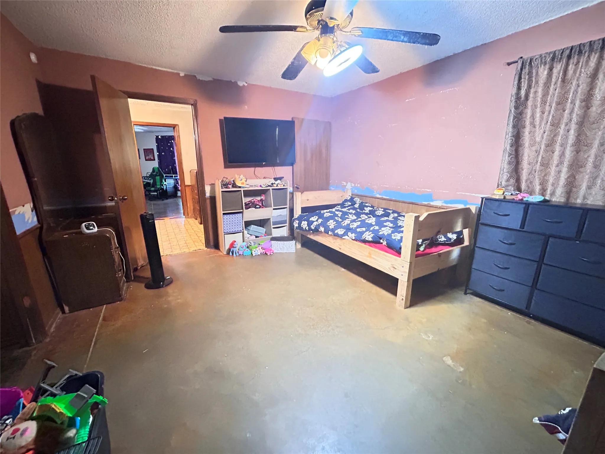 Single Family Residence For Sale in Hopkins County , 1816 County Road 2386, Pickton, Texas 75471, 3 Bedroom, 3 Bathroom, Garage spaces, 3,880 Sqft, built in 1980, mls#21098396, Real Estate Agent in Pickton, Homes For Sale in Hopkins county, Homes For Sale in Pickton, Realtor in Pickton Texas, Real Estate Brokerage Independent Realty Texas, Luminita Cordes Realtor