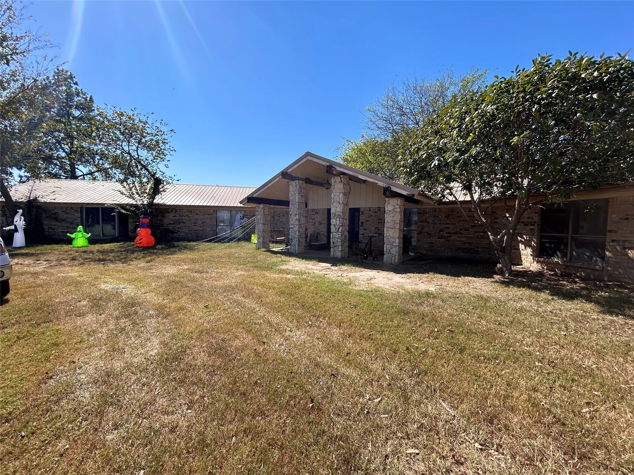 Single Family Residence For Sale in Hopkins County , 1816 County Road 2386, Pickton, Texas 75471, 3 Bedroom, 3 Bathroom, Garage spaces, 3,880 Sqft, built in 1980, mls#21098396, Real Estate Agent in Pickton, Homes For Sale in Hopkins county, Homes For Sale in Pickton, Realtor in Pickton Texas, Real Estate Brokerage Independent Realty Texas, Luminita Cordes Realtor