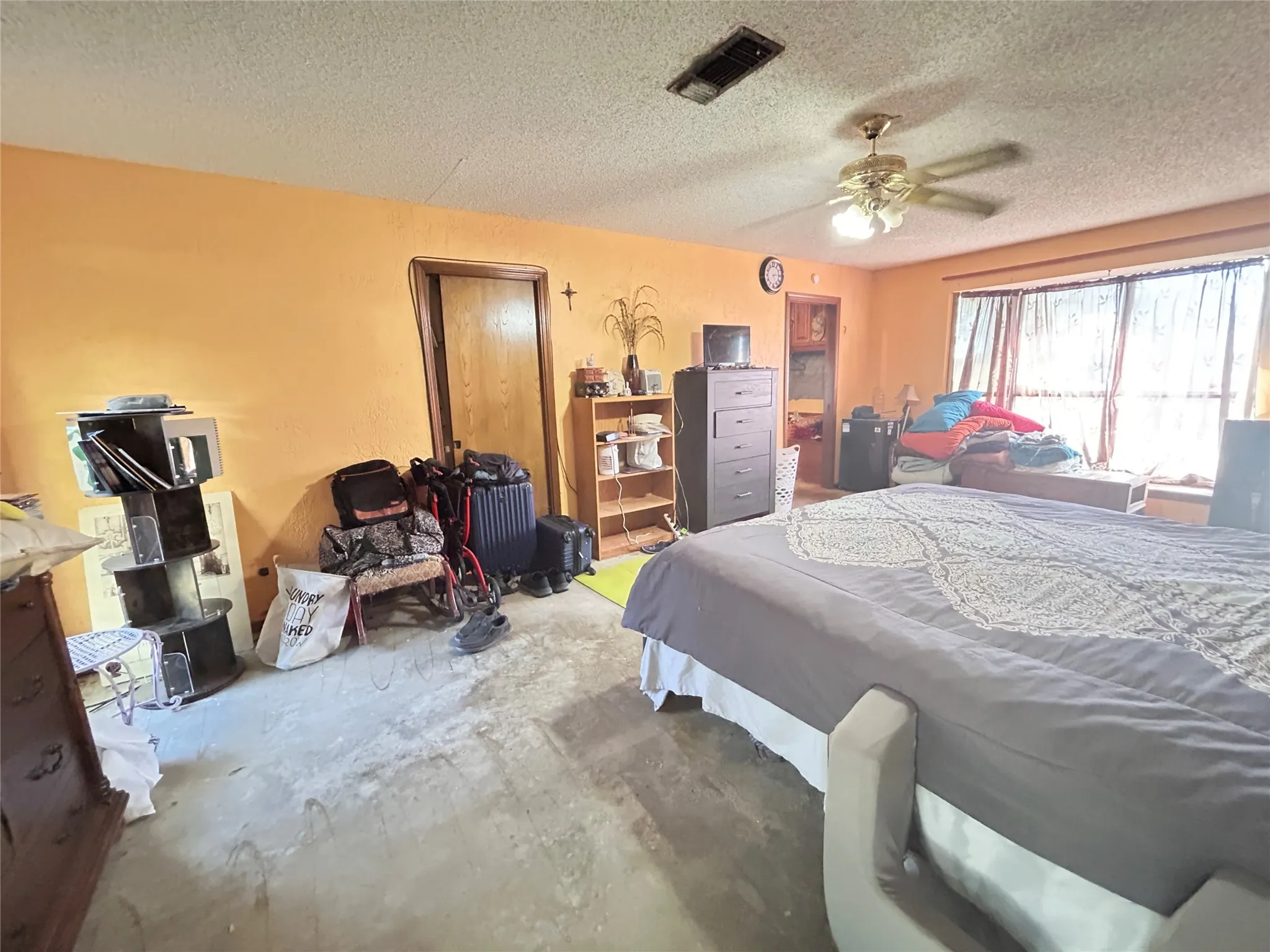 Single Family Residence For Sale in Hopkins County , 1816 County Road 2386, Pickton, Texas 75471, 3 Bedroom, 3 Bathroom, Garage spaces, 3,880 Sqft, built in 1980, mls#21098396, Real Estate Agent in Pickton, Homes For Sale in Hopkins county, Homes For Sale in Pickton, Realtor in Pickton Texas, Real Estate Brokerage Independent Realty Texas, Luminita Cordes Realtor