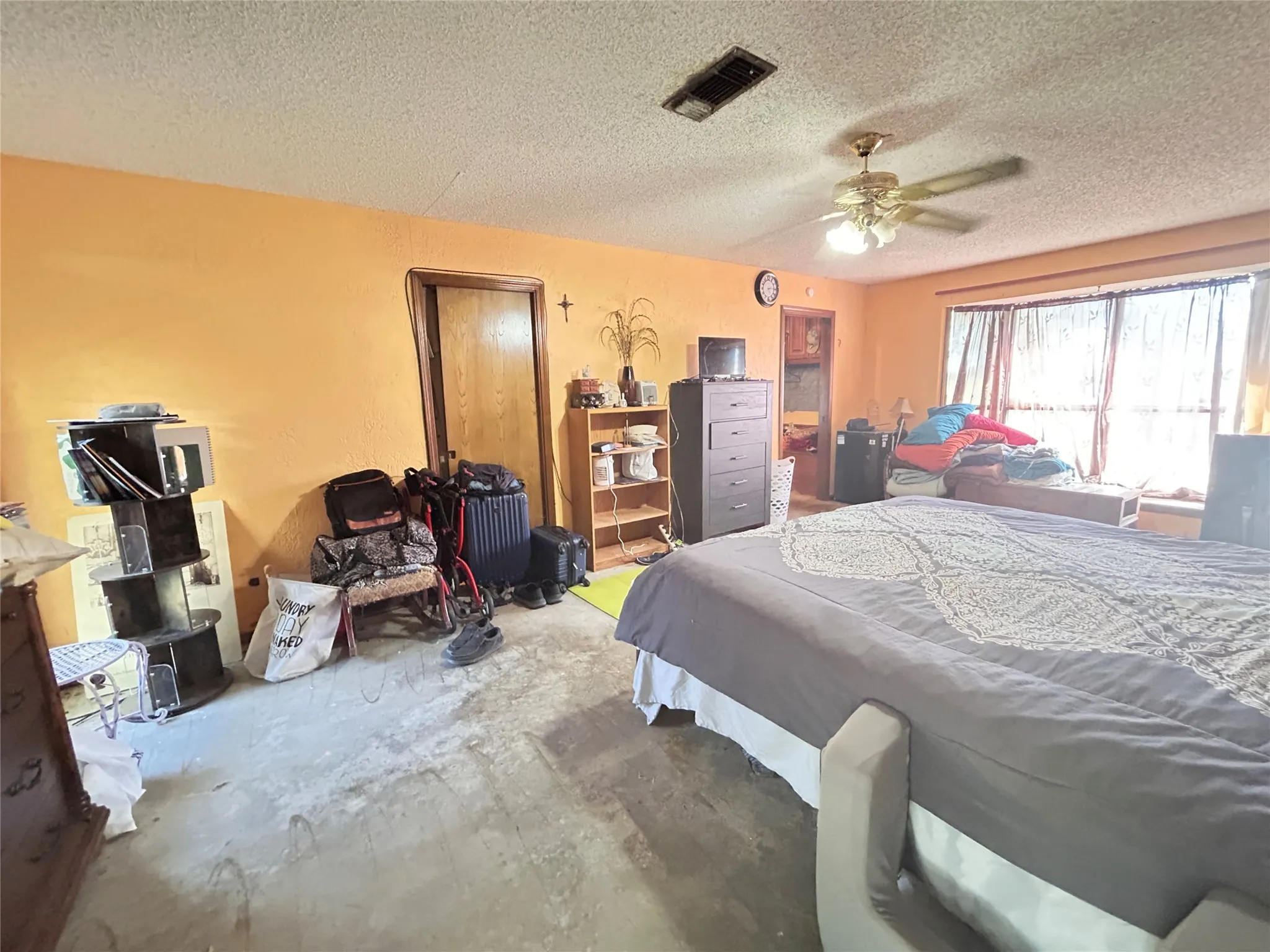 Single Family Residence For Sale in Hopkins County , 1816 County Road 2386, Pickton, Texas 75471, 3 Bedroom, 3 Bathroom, Garage spaces, 3,880 Sqft, built in 1980, mls#21098396, Real Estate Agent in Pickton, Homes For Sale in Hopkins county, Homes For Sale in Pickton, Realtor in Pickton Texas, Real Estate Brokerage Independent Realty Texas, Luminita Cordes Realtor