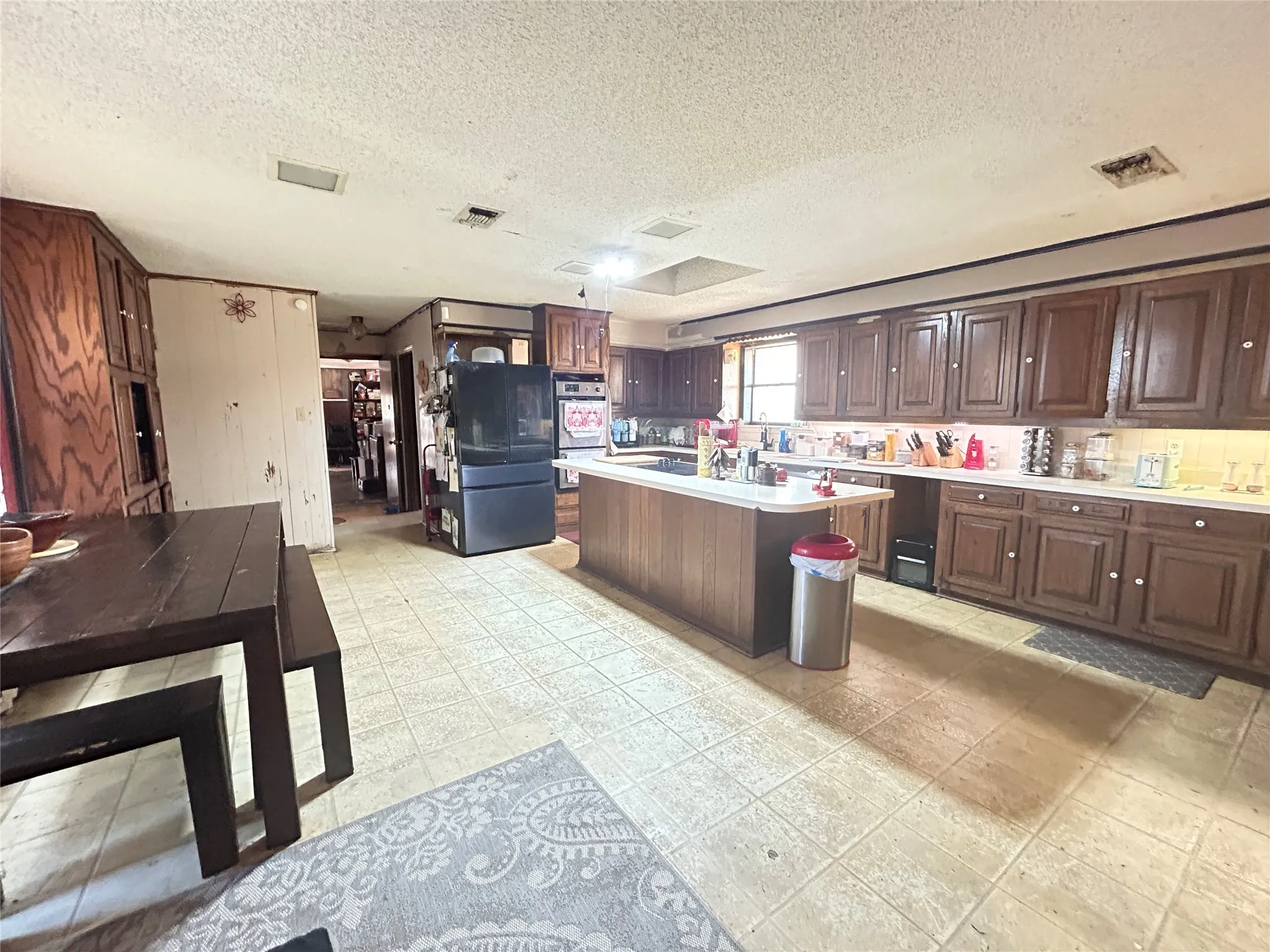 Single Family Residence For Sale in Hopkins County , 1816 County Road 2386, Pickton, Texas 75471, 3 Bedroom, 3 Bathroom, Garage spaces, 3,880 Sqft, built in 1980, mls#21098396, Real Estate Agent in Pickton, Homes For Sale in Hopkins county, Homes For Sale in Pickton, Realtor in Pickton Texas, Real Estate Brokerage Independent Realty Texas, Luminita Cordes Realtor