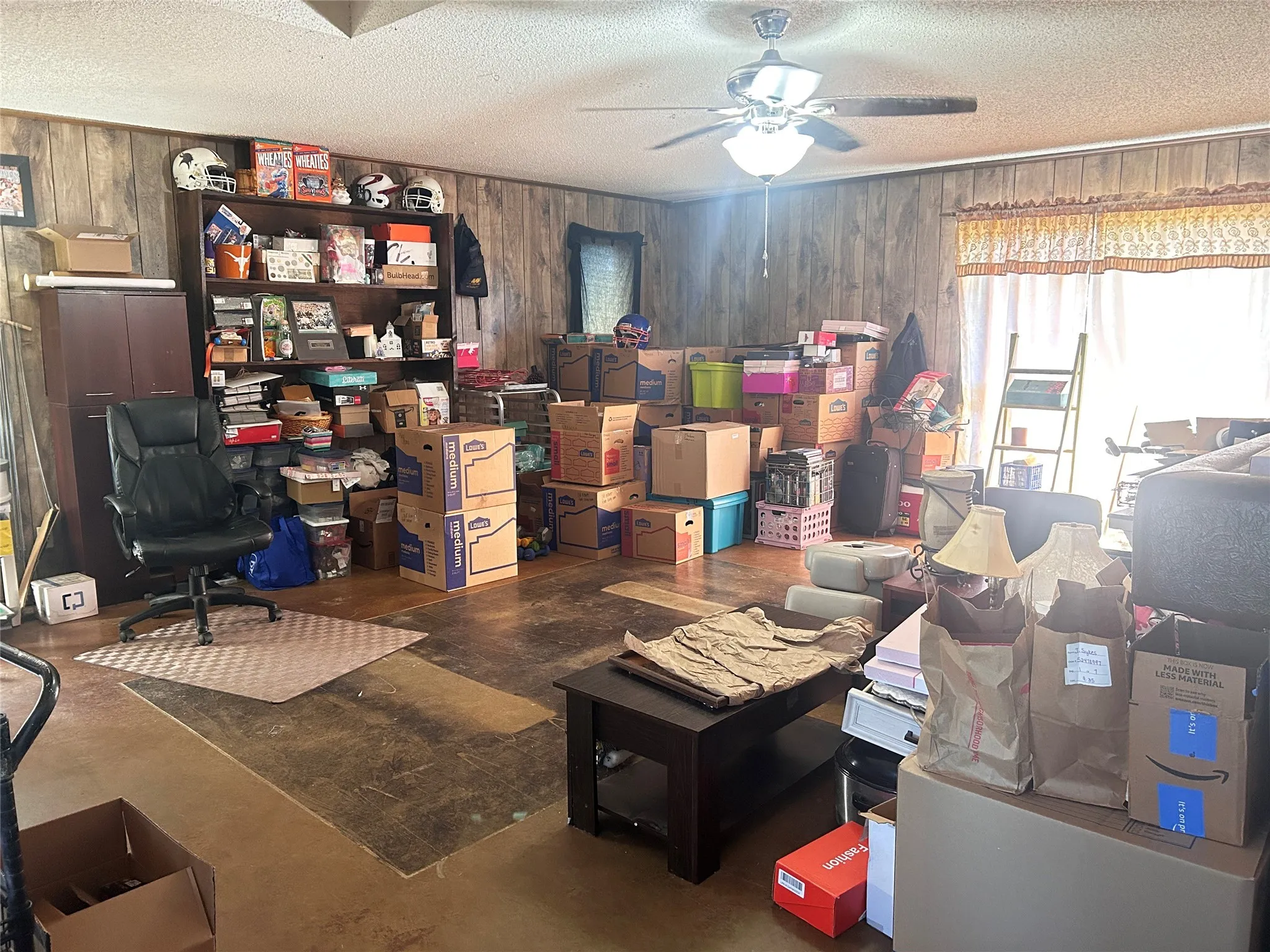 Single Family Residence For Sale in Hopkins County , 1816 County Road 2386, Pickton, Texas 75471, 3 Bedroom, 3 Bathroom, Garage spaces, 3,880 Sqft, built in 1980, mls#21098396, Real Estate Agent in Pickton, Homes For Sale in Hopkins county, Homes For Sale in Pickton, Realtor in Pickton Texas, Real Estate Brokerage Independent Realty Texas, Luminita Cordes Realtor