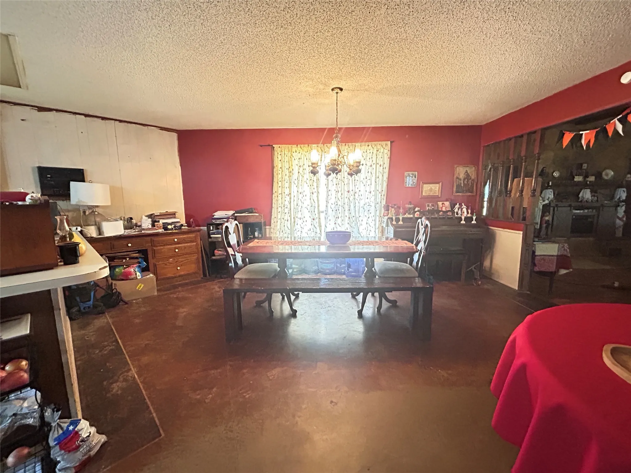 Single Family Residence For Sale in Hopkins County , 1816 County Road 2386, Pickton, Texas 75471, 3 Bedroom, 3 Bathroom, Garage spaces, 3,880 Sqft, built in 1980, mls#21098396, Real Estate Agent in Pickton, Homes For Sale in Hopkins county, Homes For Sale in Pickton, Realtor in Pickton Texas, Real Estate Brokerage Independent Realty Texas, Luminita Cordes Realtor