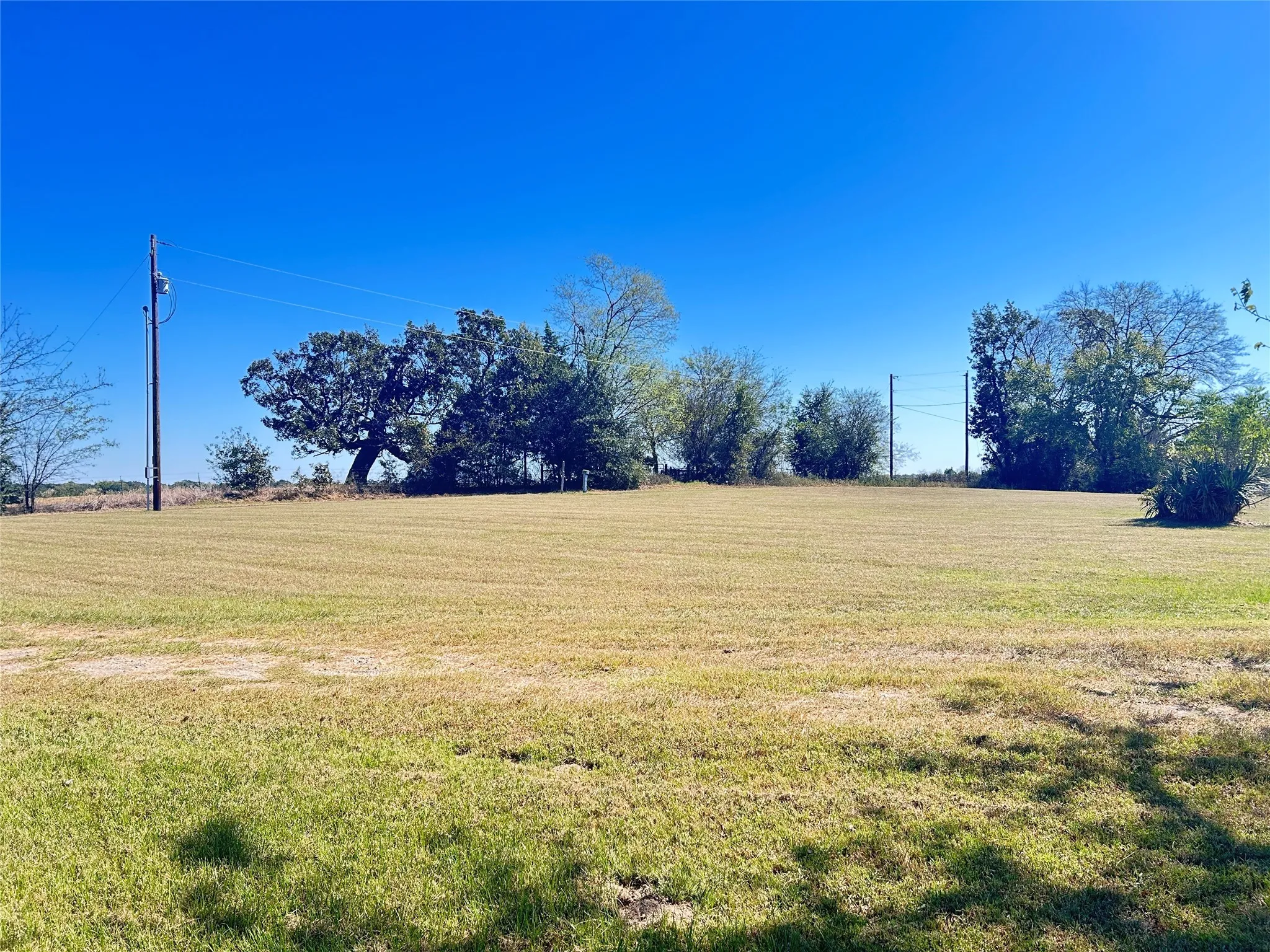 Single Family Residence For Sale in Hopkins County , 1816 County Road 2386, Pickton, Texas 75471, 3 Bedroom, 3 Bathroom, Garage spaces, 3,880 Sqft, built in 1980, mls#21098396, Real Estate Agent in Pickton, Homes For Sale in Hopkins county, Homes For Sale in Pickton, Realtor in Pickton Texas, Real Estate Brokerage Independent Realty Texas, Luminita Cordes Realtor