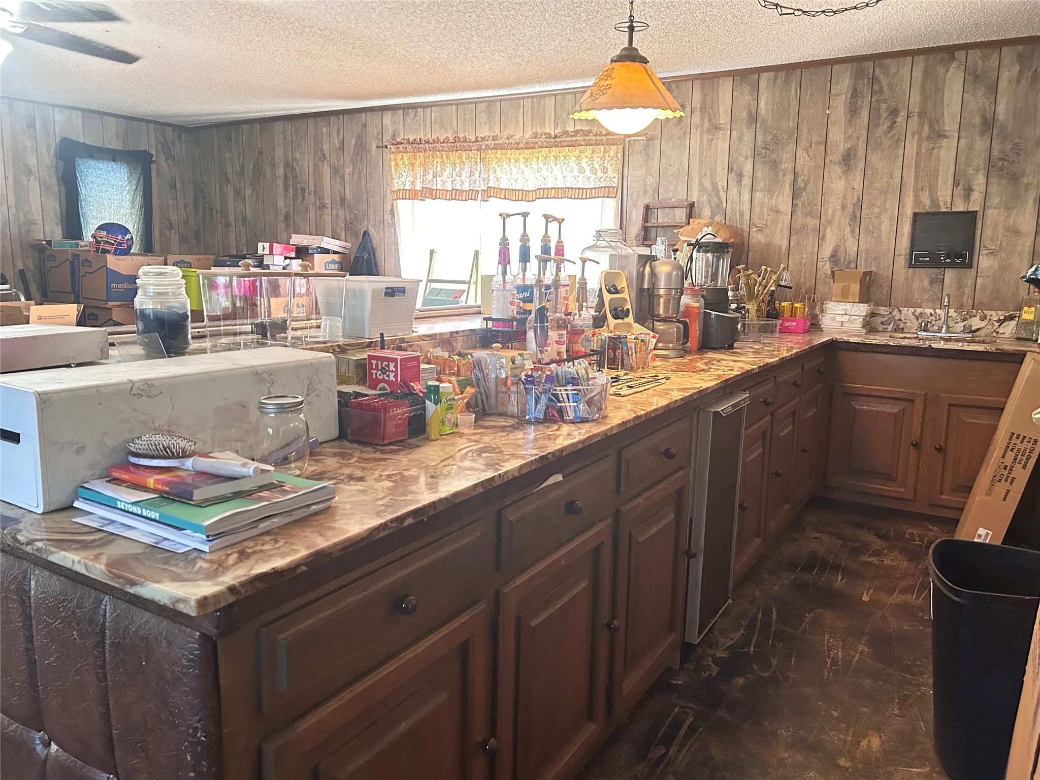 Single Family Residence For Sale in Hopkins County , 1816 County Road 2386, Pickton, Texas 75471, 3 Bedroom, 3 Bathroom, Garage spaces, 3,880 Sqft, built in 1980, mls#21098396, Real Estate Agent in Pickton, Homes For Sale in Hopkins county, Homes For Sale in Pickton, Realtor in Pickton Texas, Real Estate Brokerage Independent Realty Texas, Luminita Cordes Realtor