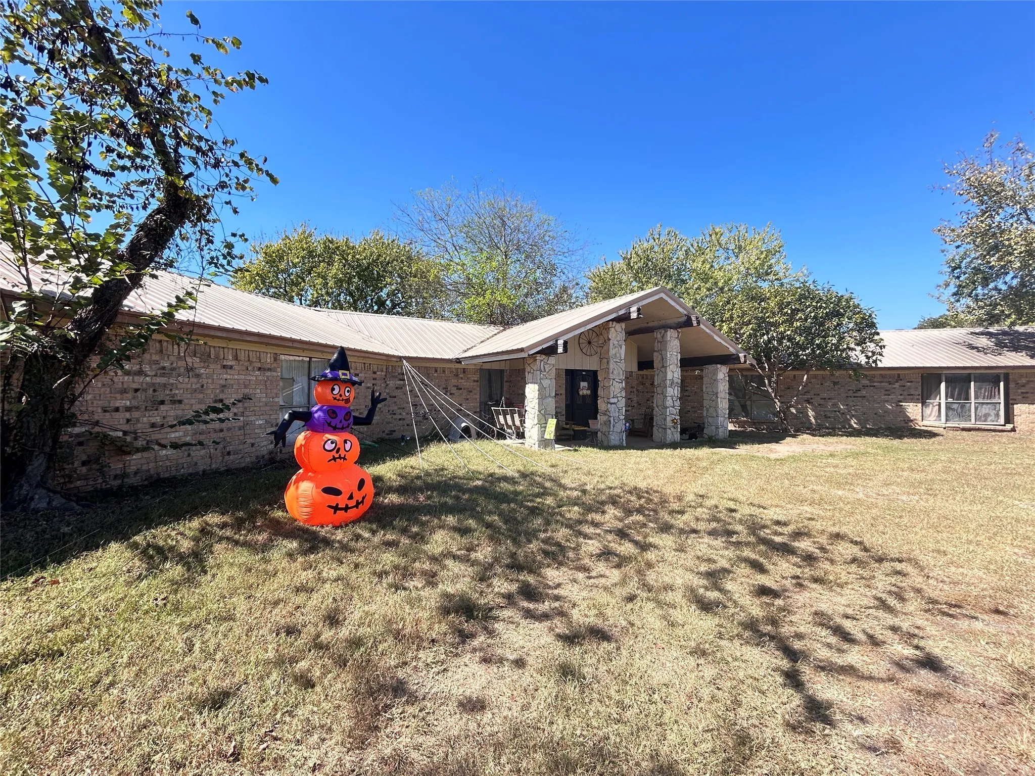 Single Family Residence For Sale in Hopkins County , 1816 County Road 2386, Pickton, Texas 75471, 3 Bedroom, 3 Bathroom, Garage spaces, 3,880 Sqft, built in 1980, mls#21098396, Real Estate Agent in Pickton, Homes For Sale in Hopkins county, Homes For Sale in Pickton, Realtor in Pickton Texas, Real Estate Brokerage Independent Realty Texas, Luminita Cordes Realtor