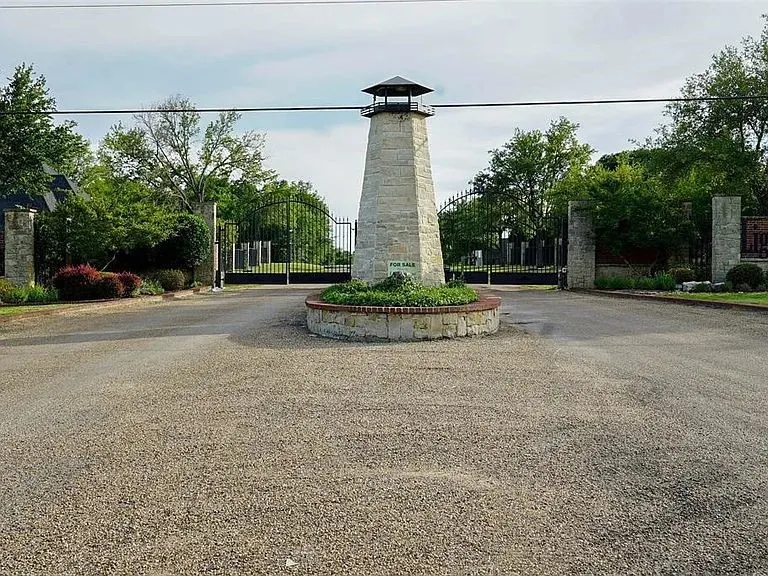 View of home's community with a gate