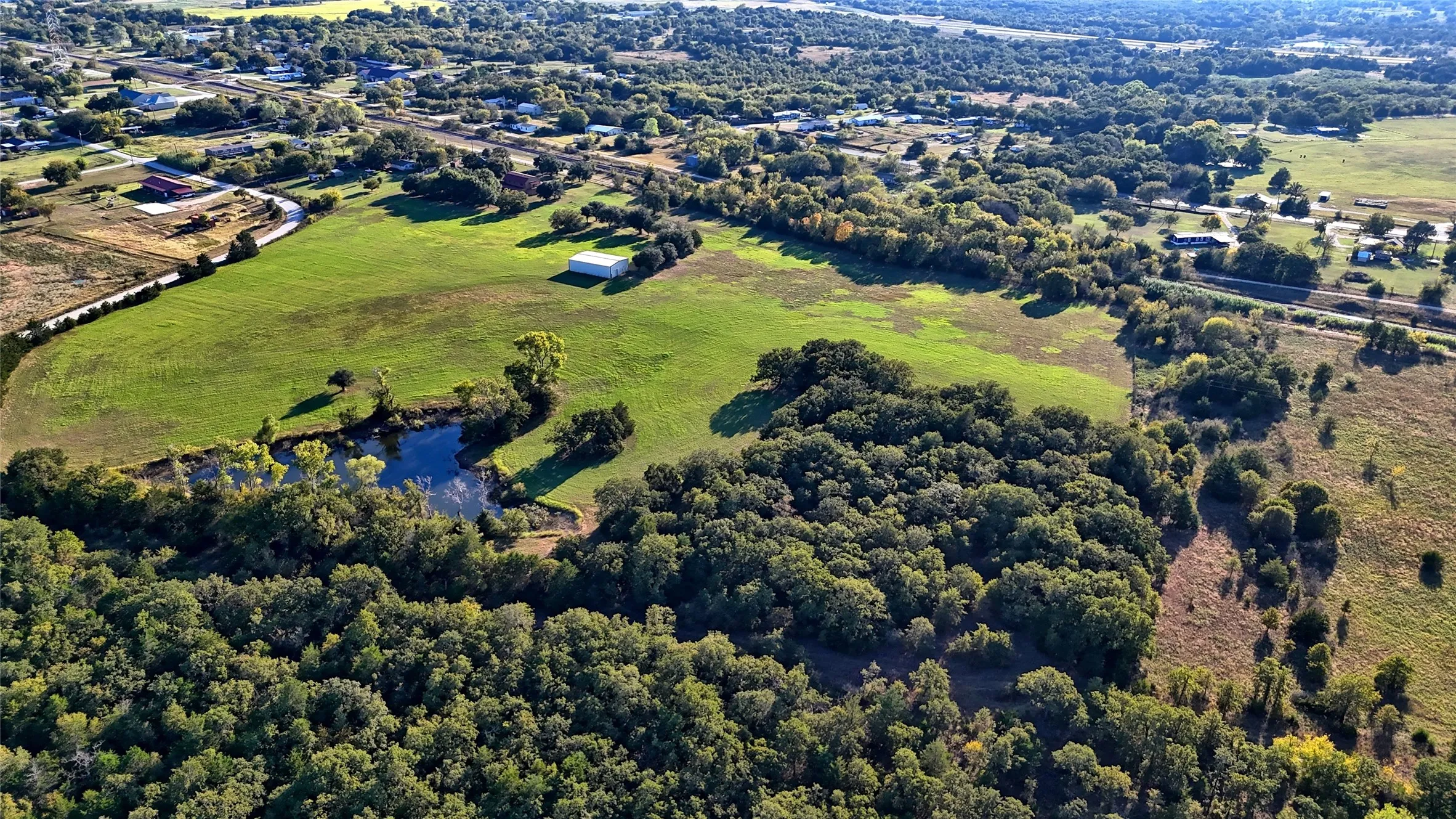 Aerial overview of property's location featuring a nearby body of water