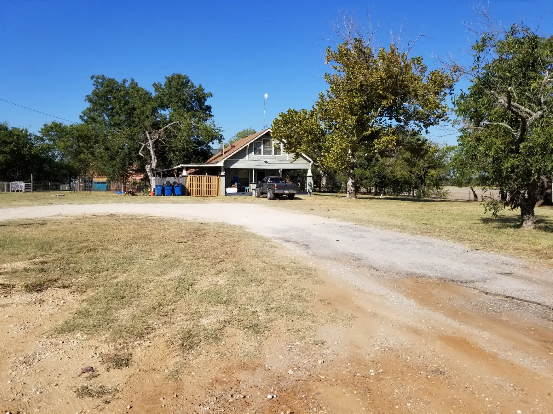 View of front of property featuring driveway and a front yard