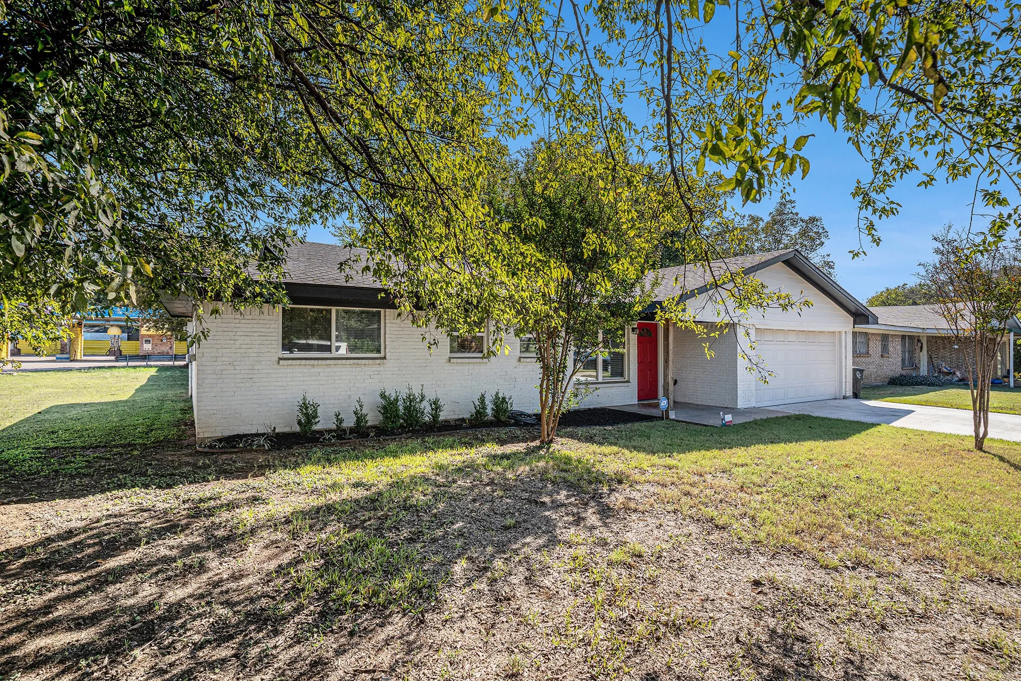 Single Family Residence For Sale in Johnson County , 807 Poindexter Avenue, Cleburne, Texas 76033, 3 Bedroom, 2 Bathroom, 2 Garage spaces, 1,364 Sqft, built in 1969, mls#21096741, Real Estate Agent in Cleburne, Homes For Sale in Johnson county, Homes For Sale in Cleburne, Realtor in Cleburne Texas, Real Estate Brokerage Independent Realty Texas, Luminita Cordes Realtor