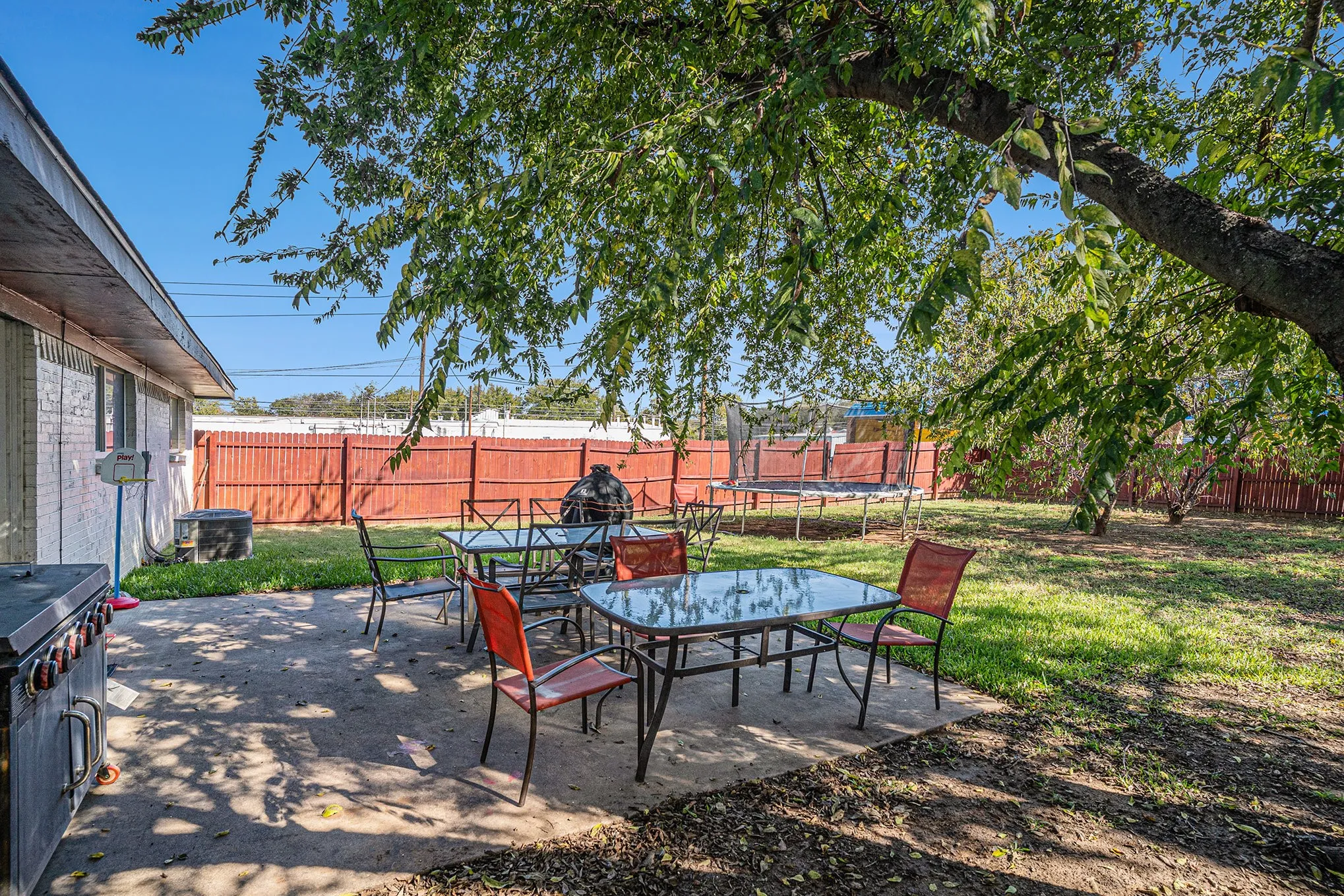 Single Family Residence For Sale in Johnson County , 807 Poindexter Avenue, Cleburne, Texas 76033, 3 Bedroom, 2 Bathroom, 2 Garage spaces, 1,364 Sqft, built in 1969, mls#21096741, Real Estate Agent in Cleburne, Homes For Sale in Johnson county, Homes For Sale in Cleburne, Realtor in Cleburne Texas, Real Estate Brokerage Independent Realty Texas, Luminita Cordes Realtor