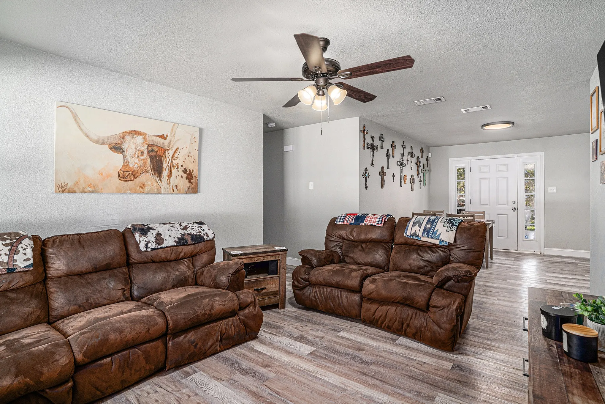 Single Family Residence For Sale in Johnson County , 807 Poindexter Avenue, Cleburne, Texas 76033, 3 Bedroom, 2 Bathroom, 2 Garage spaces, 1,364 Sqft, built in 1969, mls#21096741, Real Estate Agent in Cleburne, Homes For Sale in Johnson county, Homes For Sale in Cleburne, Realtor in Cleburne Texas, Real Estate Brokerage Independent Realty Texas, Luminita Cordes Realtor