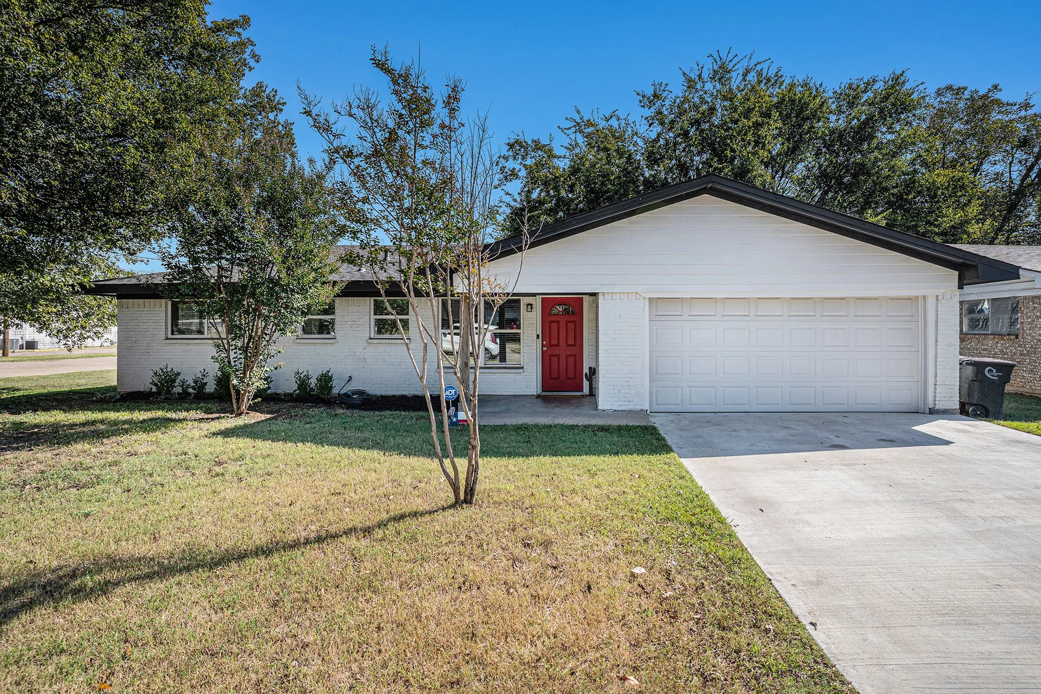 Single Family Residence For Sale in Johnson County , 807 Poindexter Avenue, Cleburne, Texas 76033, 3 Bedroom, 2 Bathroom, 2 Garage spaces, 1,364 Sqft, built in 1969, mls#21096741, Real Estate Agent in Cleburne, Homes For Sale in Johnson county, Homes For Sale in Cleburne, Realtor in Cleburne Texas, Real Estate Brokerage Independent Realty Texas, Luminita Cordes Realtor
