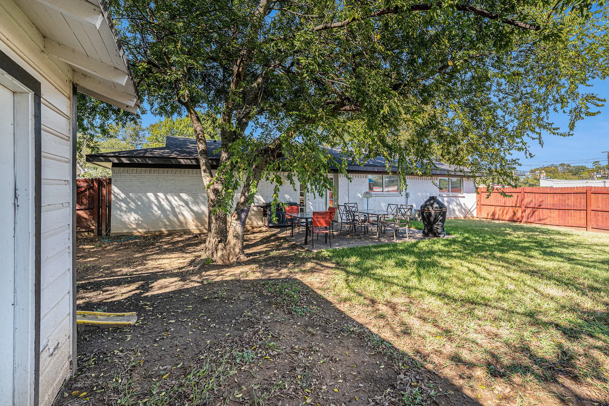 Single Family Residence For Sale in Johnson County , 807 Poindexter Avenue, Cleburne, Texas 76033, 3 Bedroom, 2 Bathroom, 2 Garage spaces, 1,364 Sqft, built in 1969, mls#21096741, Real Estate Agent in Cleburne, Homes For Sale in Johnson county, Homes For Sale in Cleburne, Realtor in Cleburne Texas, Real Estate Brokerage Independent Realty Texas, Luminita Cordes Realtor