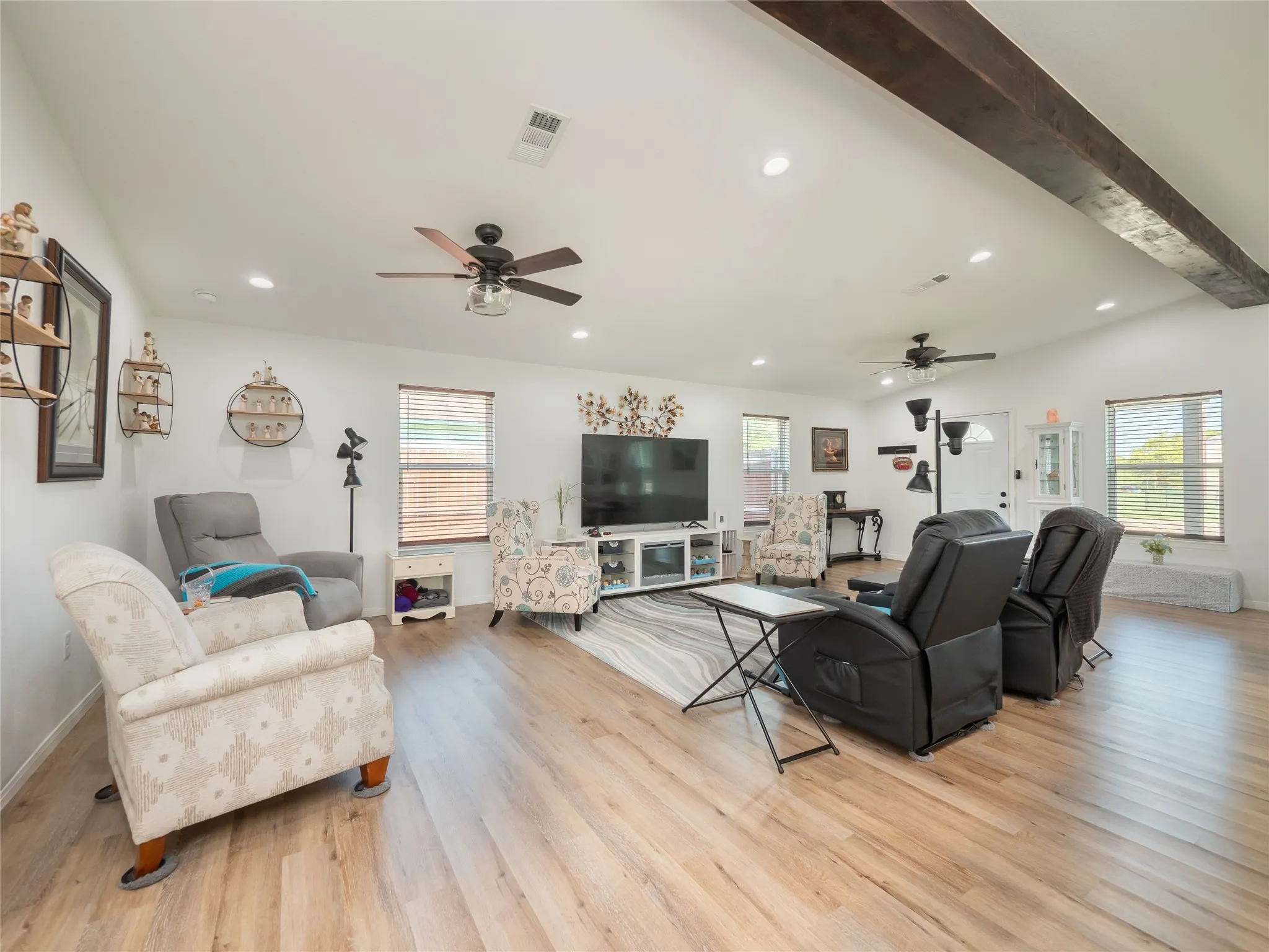 Single Family Residence For Sale in Mc Lennan County , 614 W 3rd Street, Mc Gregor, Texas 76657, 4 Bedroom, 2 Bathroom, Garage spaces, 1,960 Sqft, built in 1986, Preowned, mls#21076371, Real Estate Agent in Mc Gregor, Homes For Sale in Mc Lennan county, Homes For Sale in Mc Gregor, Realtor in Mc Gregor Texas, Real Estate Brokerage Independent Realty Texas, Luminita Cordes Realtor