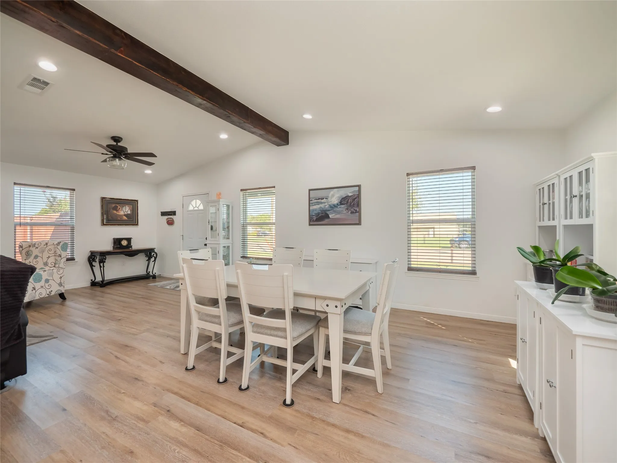 Single Family Residence For Sale in Mc Lennan County , 614 W 3rd Street, Mc Gregor, Texas 76657, 4 Bedroom, 2 Bathroom, Garage spaces, 1,960 Sqft, built in 1986, Preowned, mls#21076371, Real Estate Agent in Mc Gregor, Homes For Sale in Mc Lennan county, Homes For Sale in Mc Gregor, Realtor in Mc Gregor Texas, Real Estate Brokerage Independent Realty Texas, Luminita Cordes Realtor