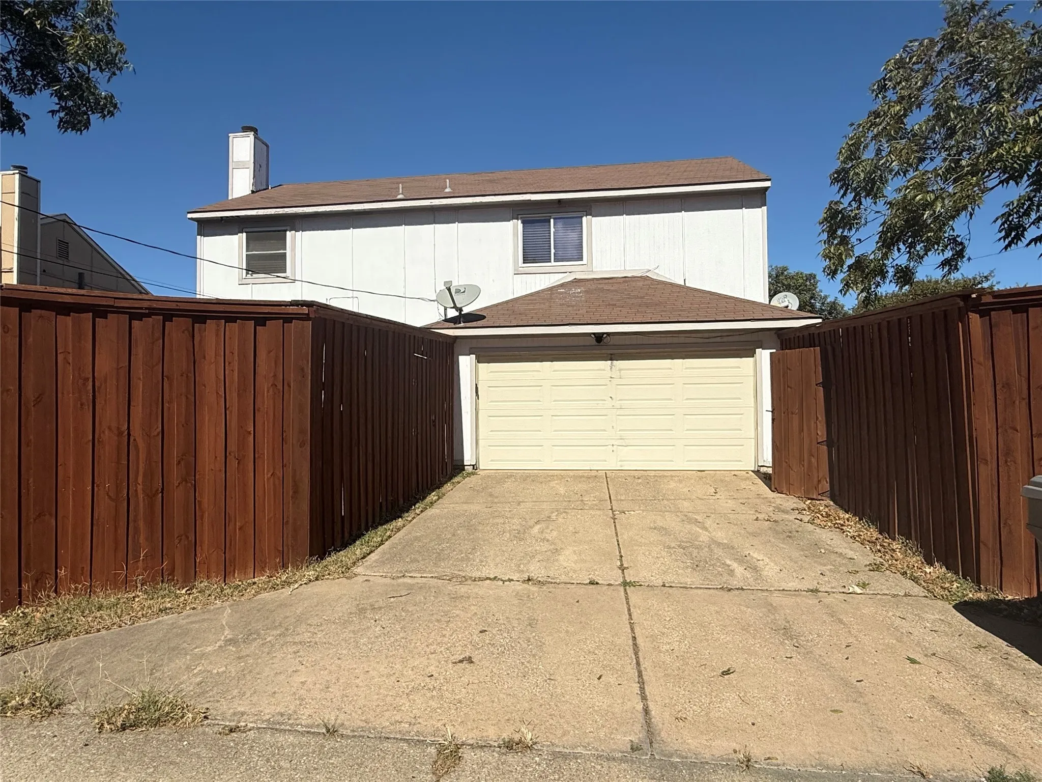 Single Family Residence For Sale in Dallas County , 10216 Big Thicket Drive, Dallas, Texas 75217, 3 Bedroom, 3 Bathroom, 2 Garage spaces, 1,994 Sqft, built in 1989, mls#21098780, Real Estate Agent in Dallas, Homes For Sale in Dallas county, Homes For Sale in Dallas, Realtor in Dallas Texas, Real Estate Brokerage Independent Realty Texas, Luminita Cordes Realtor