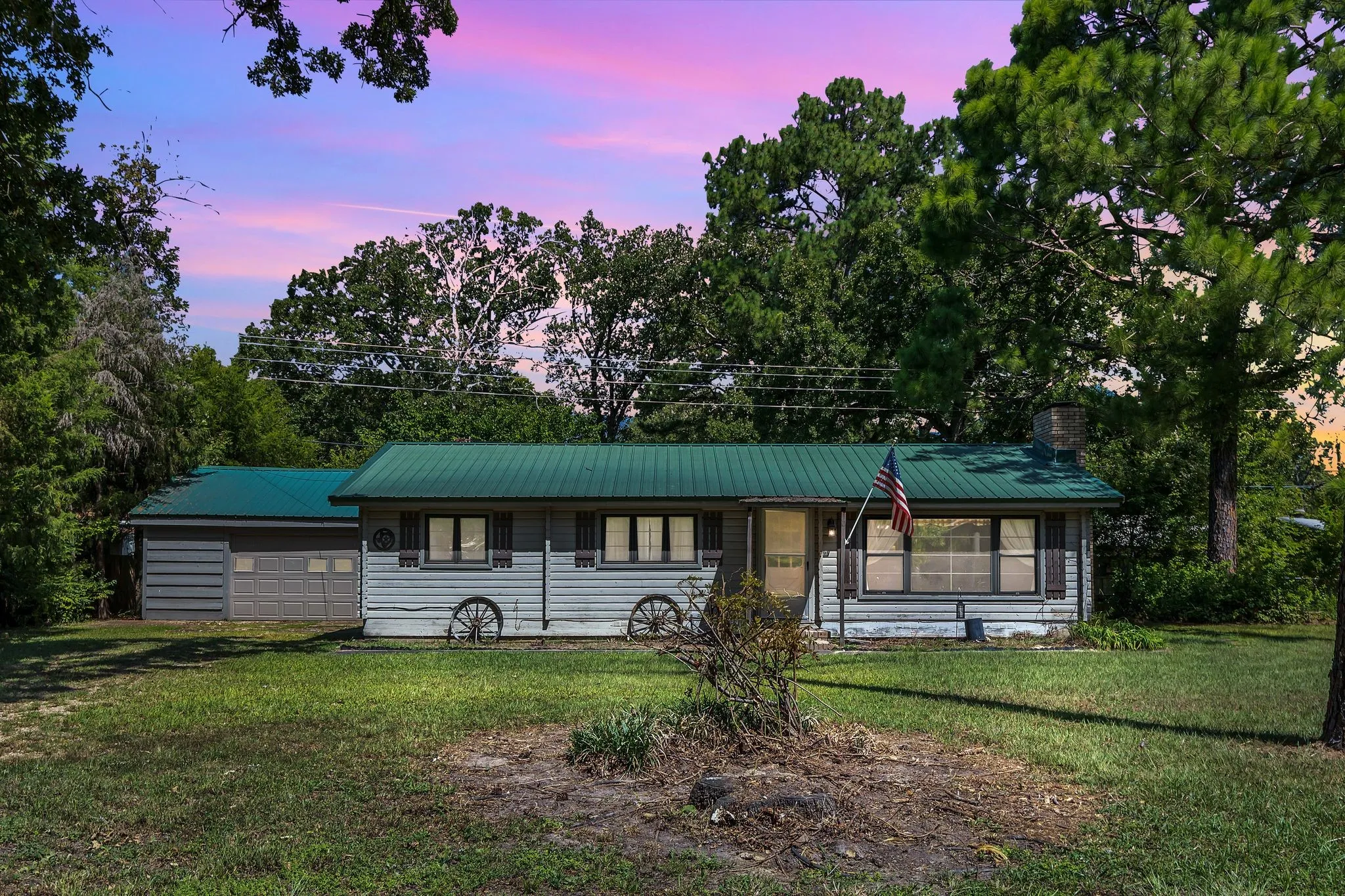Single Family Residence For Sale in Henderson County , 733 Cedarcrest Drive, Tool, Texas 75143, 3 Bedroom, 2 Bathroom, 2 Garage spaces, 1,443 Sqft, built in 1976, Preowned, mls#21098713, Real Estate Agent in Tool, Homes For Sale in Henderson county, Homes For Sale in Tool, Realtor in Tool Texas, Real Estate Brokerage Independent Realty Texas, Luminita Cordes Realtor