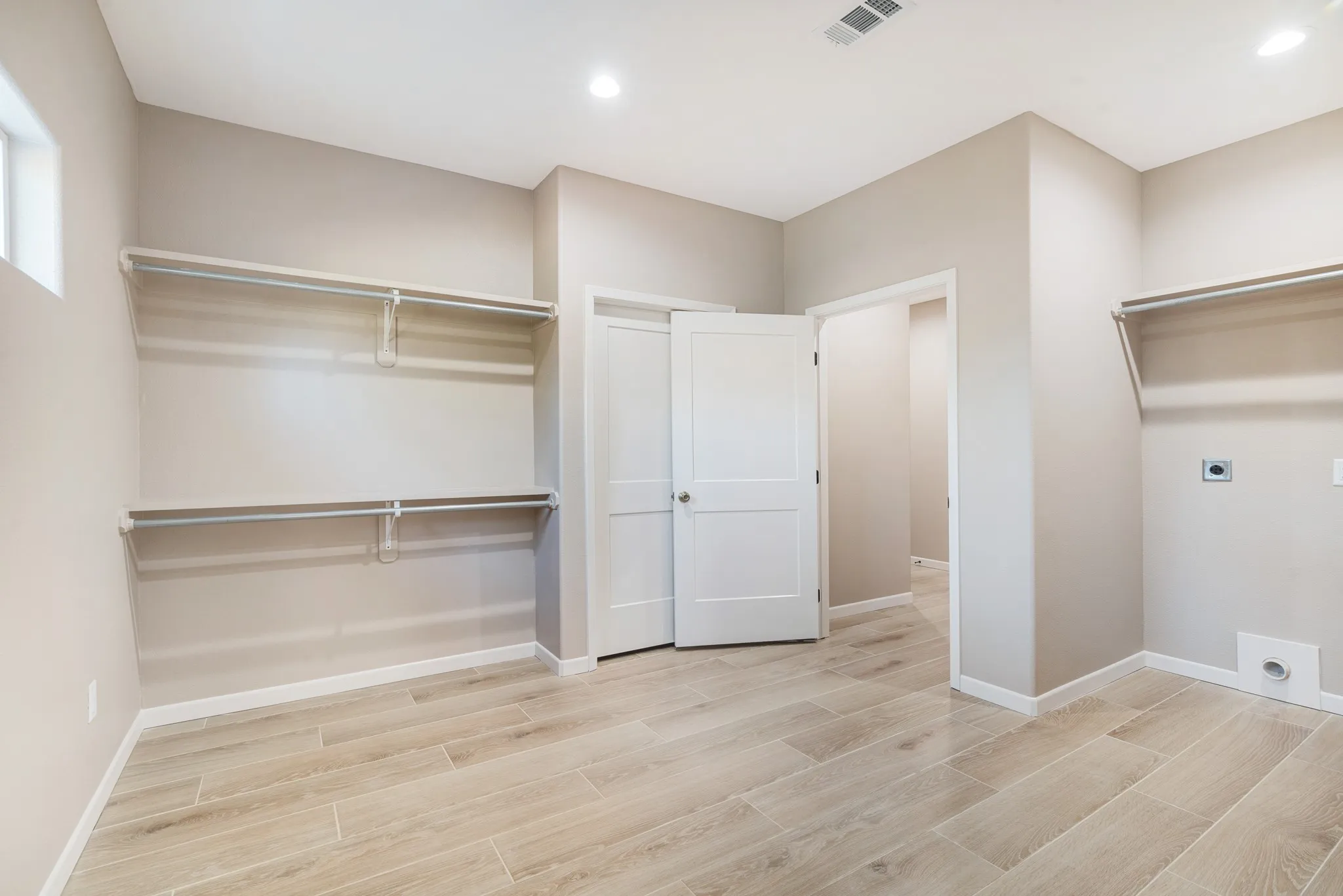 Single Family Residence For Sale in Lamar County , 315 CR 33940, Powderly, Texas 75473, 3 Bedroom, 2 Bathroom, 2 Garage spaces, 1,930 Sqft, built in 2025, mls#21099155, Real Estate Agent in Powderly, Homes For Sale in Lamar county, Homes For Sale in Powderly, Realtor in Powderly Texas, Real Estate Brokerage Independent Realty Texas, Luminita Cordes Realtor