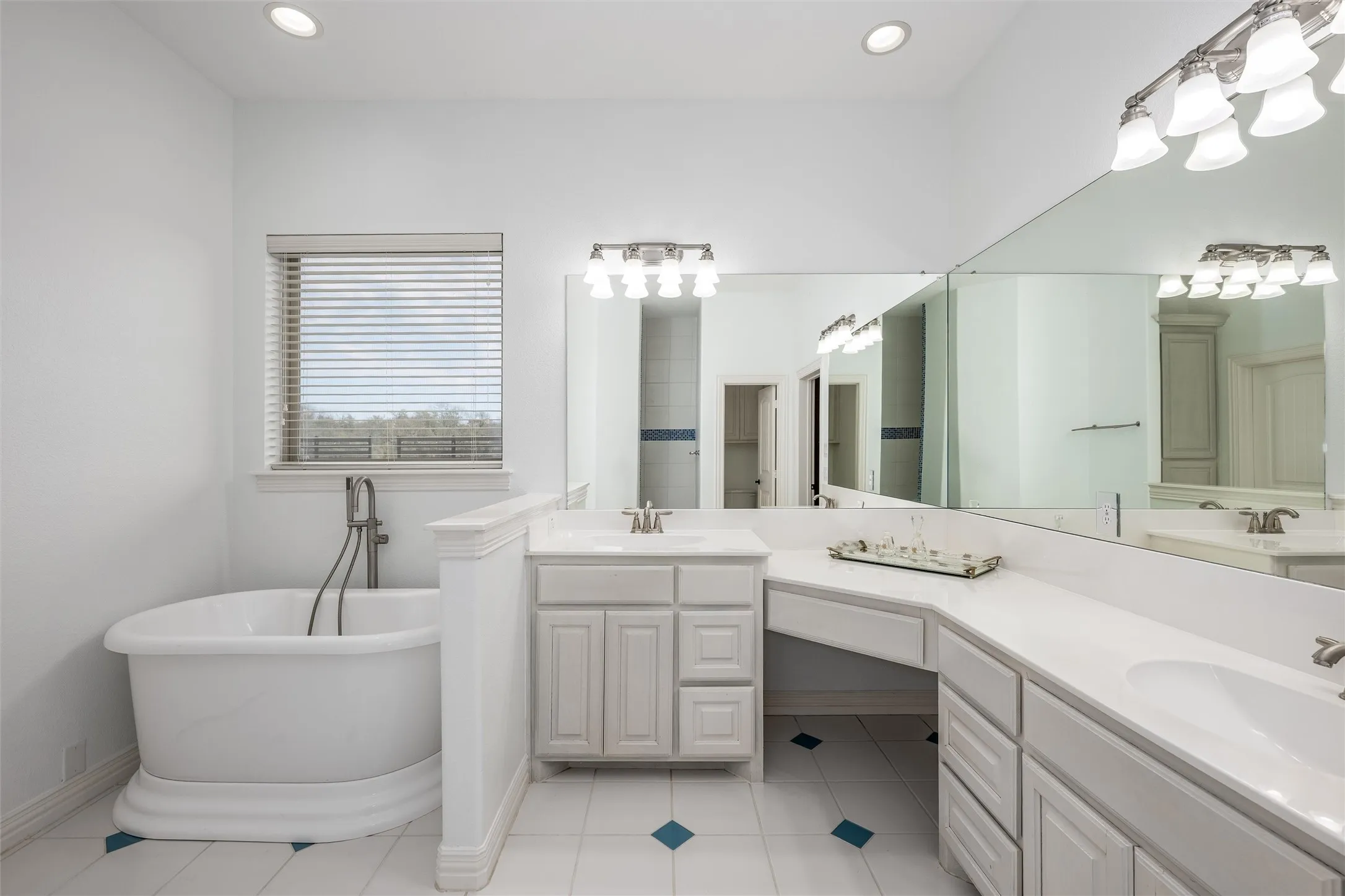 Single Family Residence For Sale in Collin County , 5033 Brook Lane, Anna, Texas 75409, 4 Bedroom, 4 Bathroom, 2 Garage spaces, 3,231 Sqft, built in 2010, Preowned, mls#21098697, Real Estate Agent in Anna, Homes For Sale in Collin county, Homes For Sale in Anna, Realtor in Anna Texas, Real Estate Brokerage Independent Realty Texas, Luminita Cordes Realtor