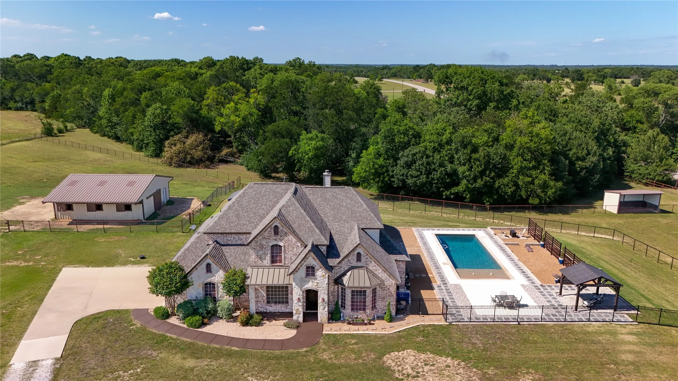 Single Family Residence For Sale in Collin County , 5033 Brook Lane, Anna, Texas 75409, 4 Bedroom, 4 Bathroom, 2 Garage spaces, 3,231 Sqft, built in 2010, Preowned, mls#21098697, Real Estate Agent in Anna, Homes For Sale in Collin county, Homes For Sale in Anna, Realtor in Anna Texas, Real Estate Brokerage Independent Realty Texas, Luminita Cordes Realtor