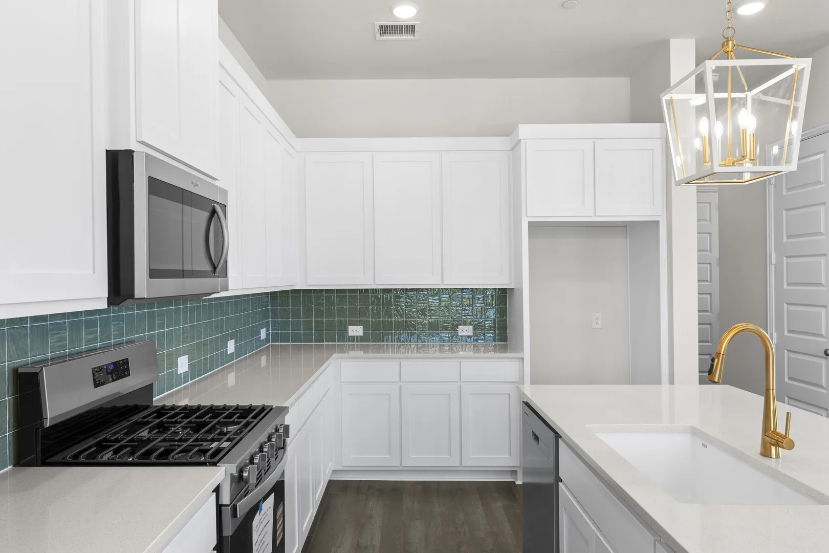11. 4421 Flower Pot - Kitchen (3)