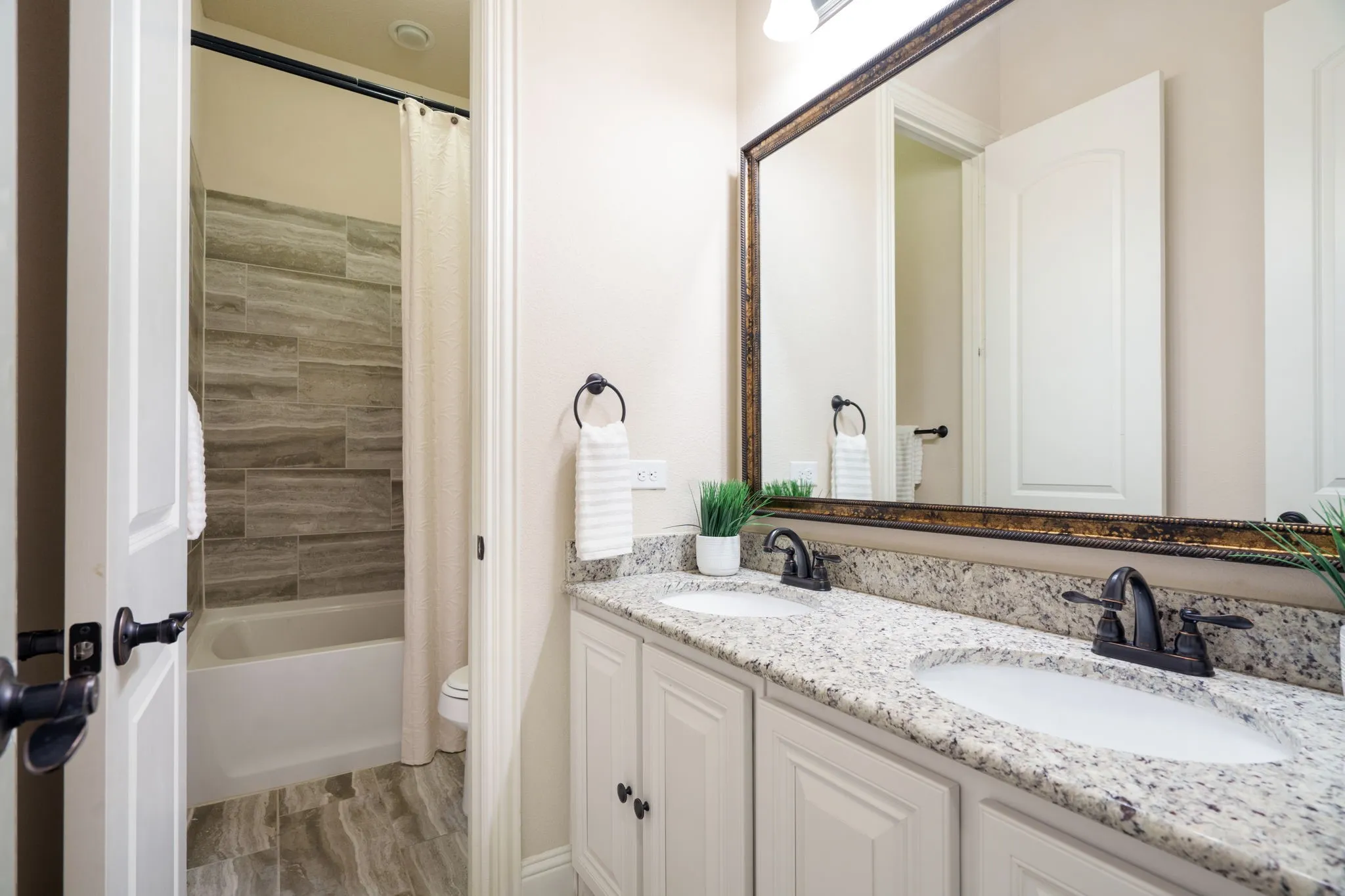 1st Floor Full Bathroom