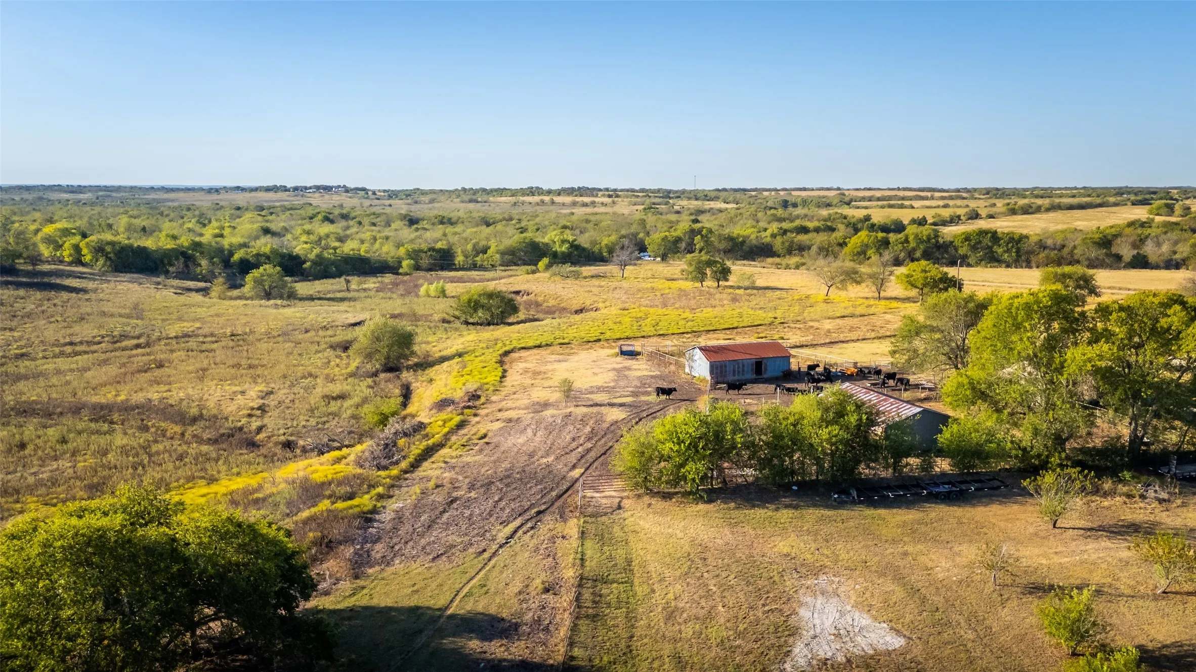 Farm For Sale in Johnson County , 4045 County Road 212, Alvarado, Texas 76009, 3 Bedroom, 2 Bathroom, 2 Garage spaces, 2,022 Sqft, built in 1958, Preowned, mls#21098858, Real Estate Agent in Alvarado, Homes For Sale in Johnson county, Homes For Sale in Alvarado, Realtor in Alvarado Texas, Real Estate Brokerage Independent Realty Texas, Luminita Cordes Realtor