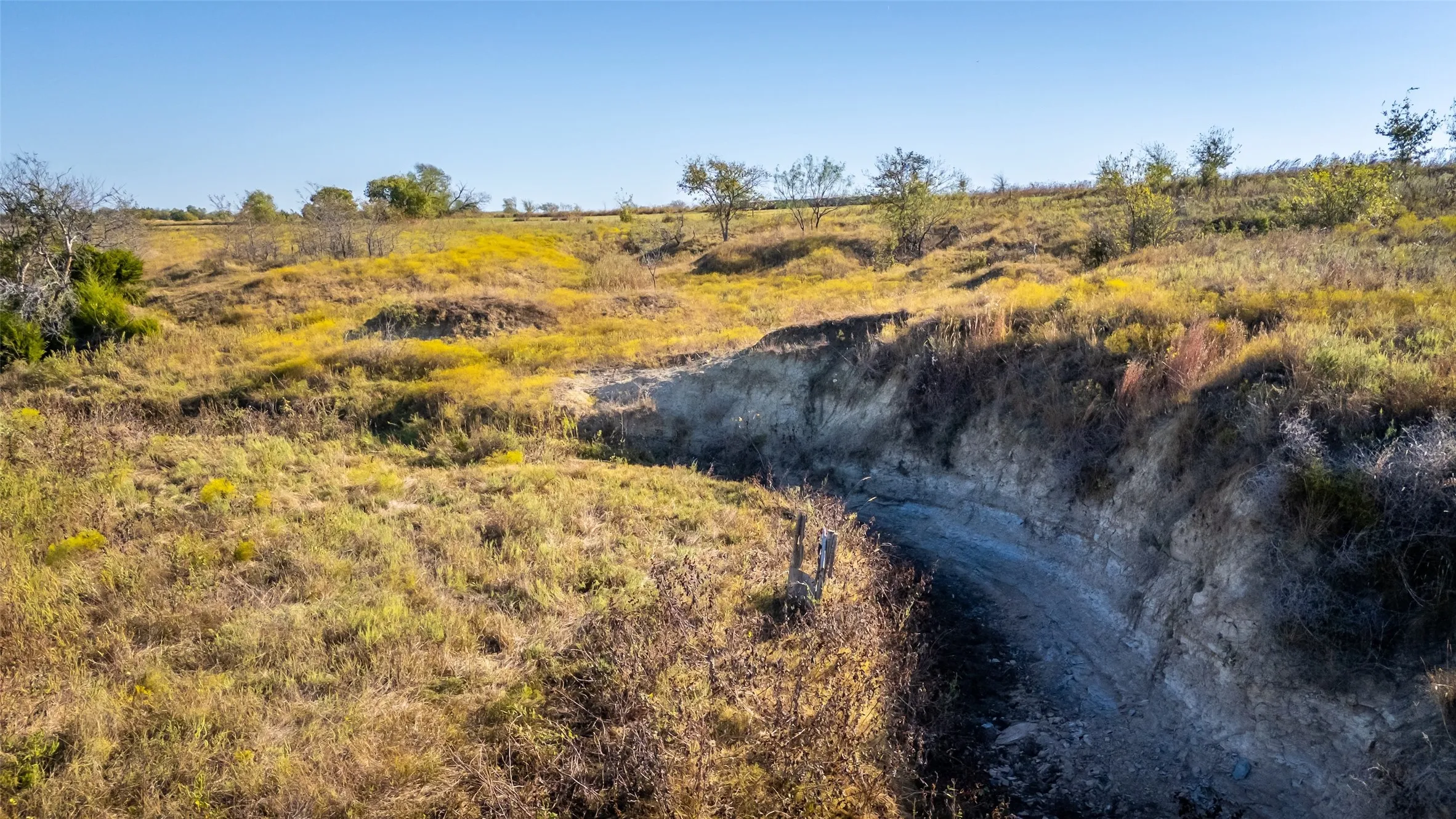 Farm For Sale in Johnson County , 4045 County Road 212, Alvarado, Texas 76009, 3 Bedroom, 2 Bathroom, 2 Garage spaces, 2,022 Sqft, built in 1958, Preowned, mls#21098858, Real Estate Agent in Alvarado, Homes For Sale in Johnson county, Homes For Sale in Alvarado, Realtor in Alvarado Texas, Real Estate Brokerage Independent Realty Texas, Luminita Cordes Realtor