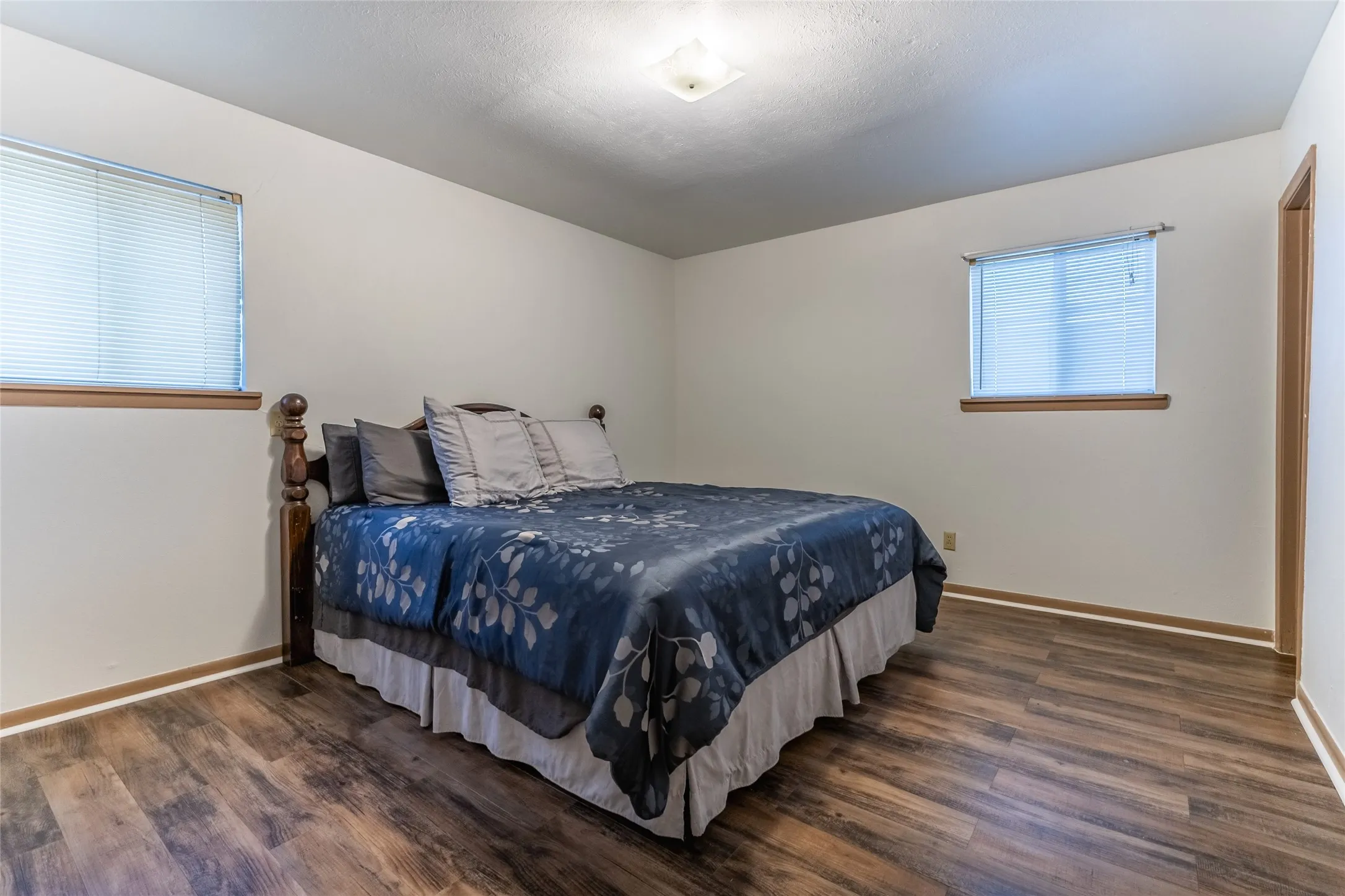 Farm For Sale in Johnson County , 4045 County Road 212, Alvarado, Texas 76009, 3 Bedroom, 2 Bathroom, 2 Garage spaces, 2,022 Sqft, built in 1958, Preowned, mls#21098858, Real Estate Agent in Alvarado, Homes For Sale in Johnson county, Homes For Sale in Alvarado, Realtor in Alvarado Texas, Real Estate Brokerage Independent Realty Texas, Luminita Cordes Realtor